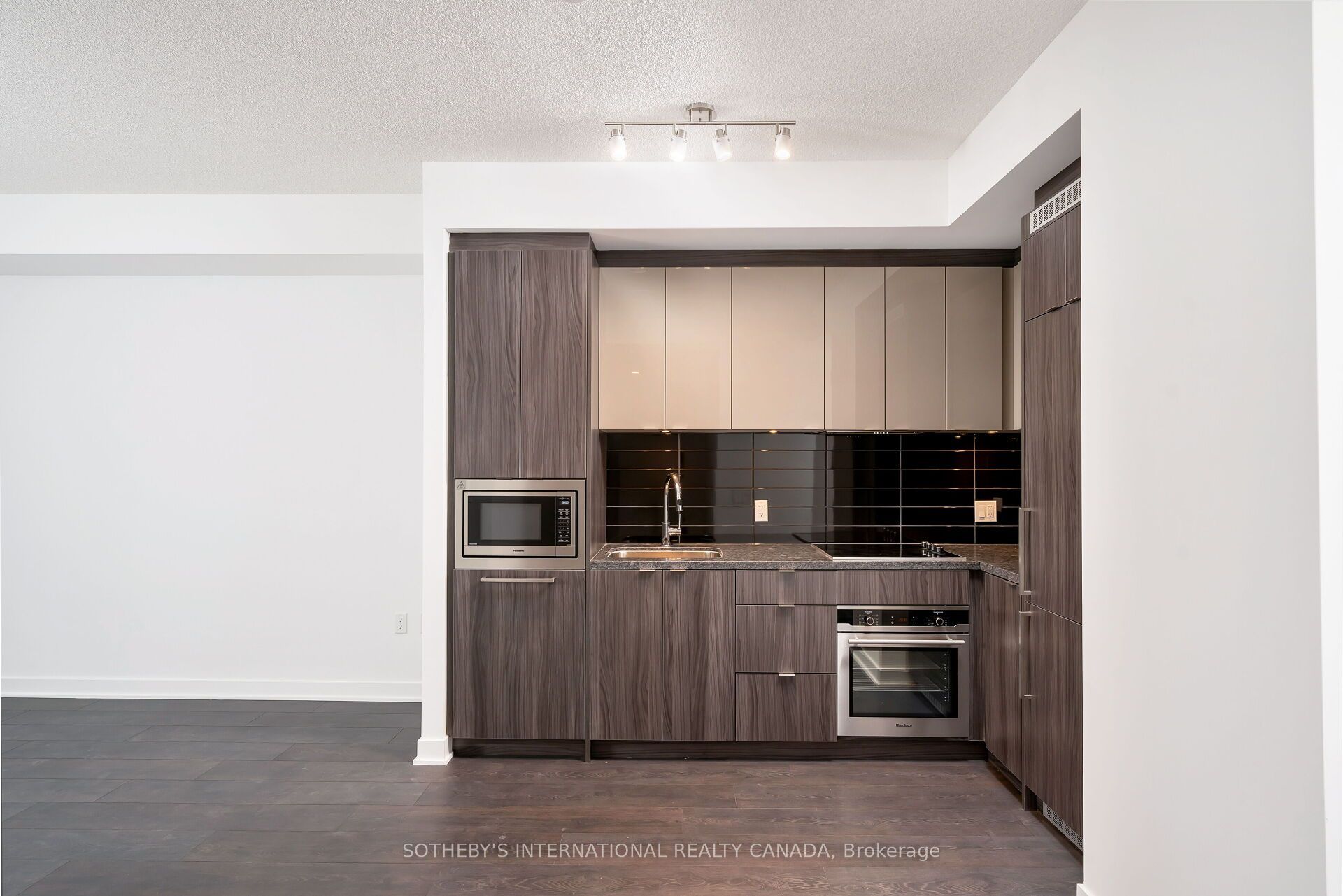 125 Blue Jays Way 1503, Toronto, ON M5V 0N5 photo 4