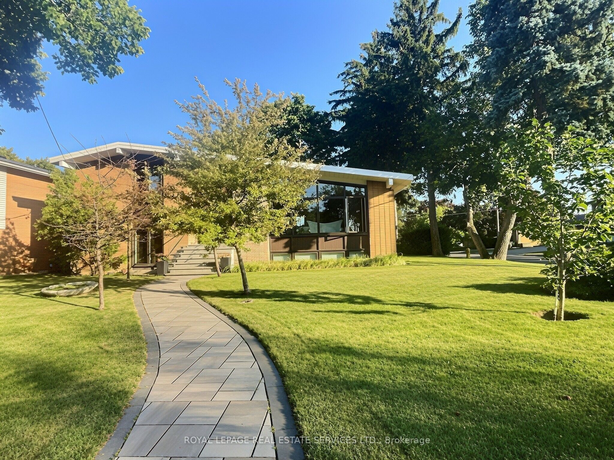 33 Blue Forest Drive, Toronto, ON M3H 4W4 photo 4