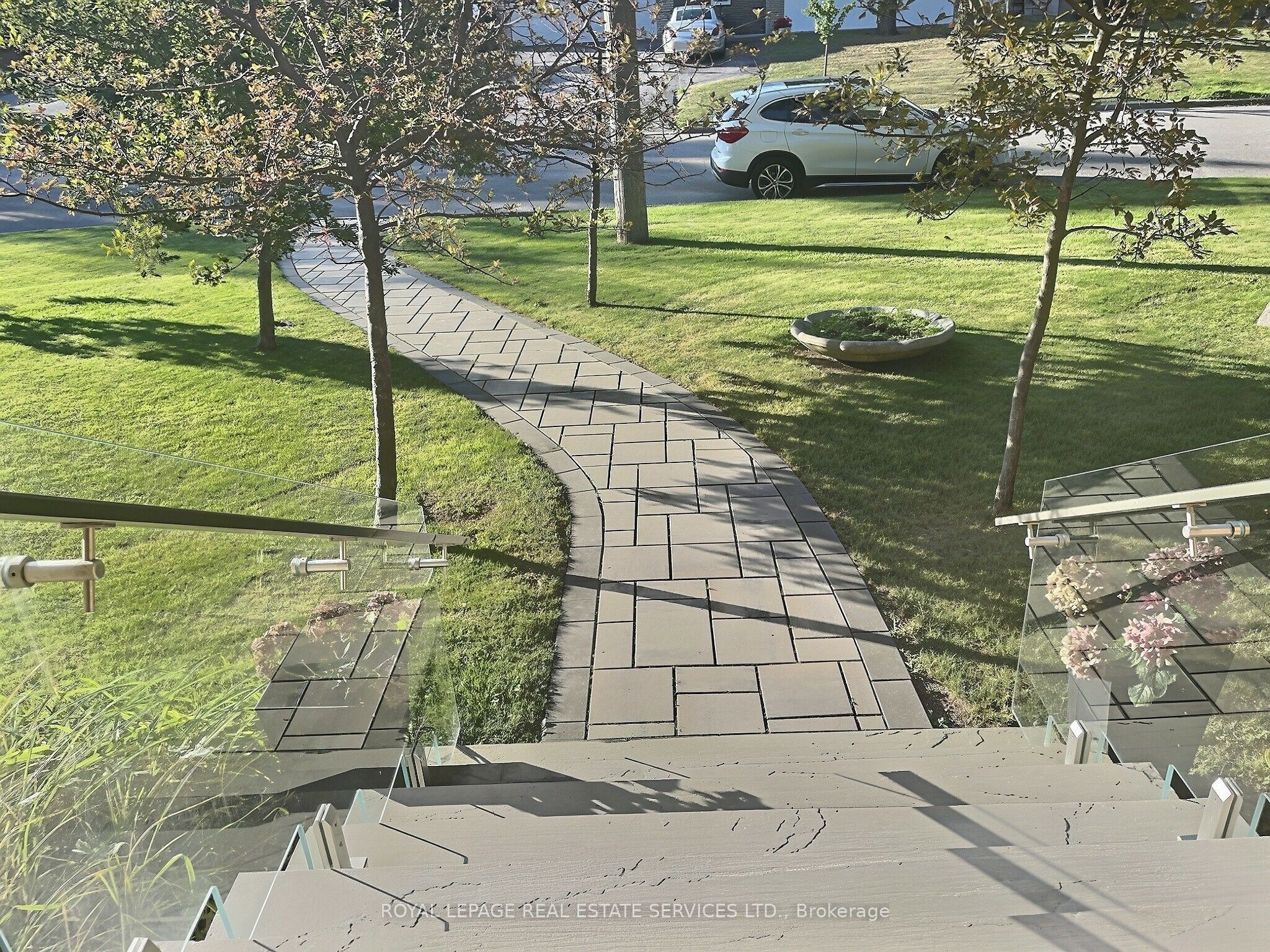 33 Blue Forest Drive, Toronto, ON M3H 4W4 photo 5
