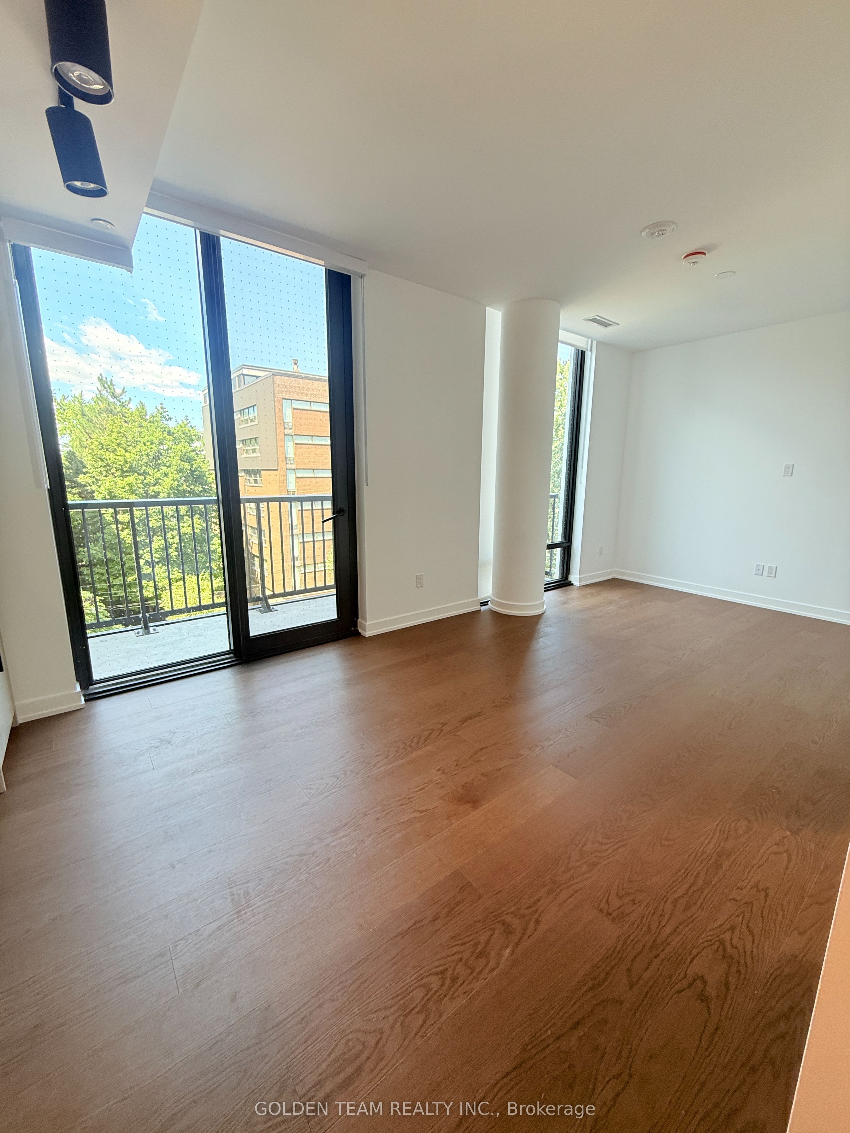 91 Montclair Avenue 627, Toronto, ON M5P 0B1