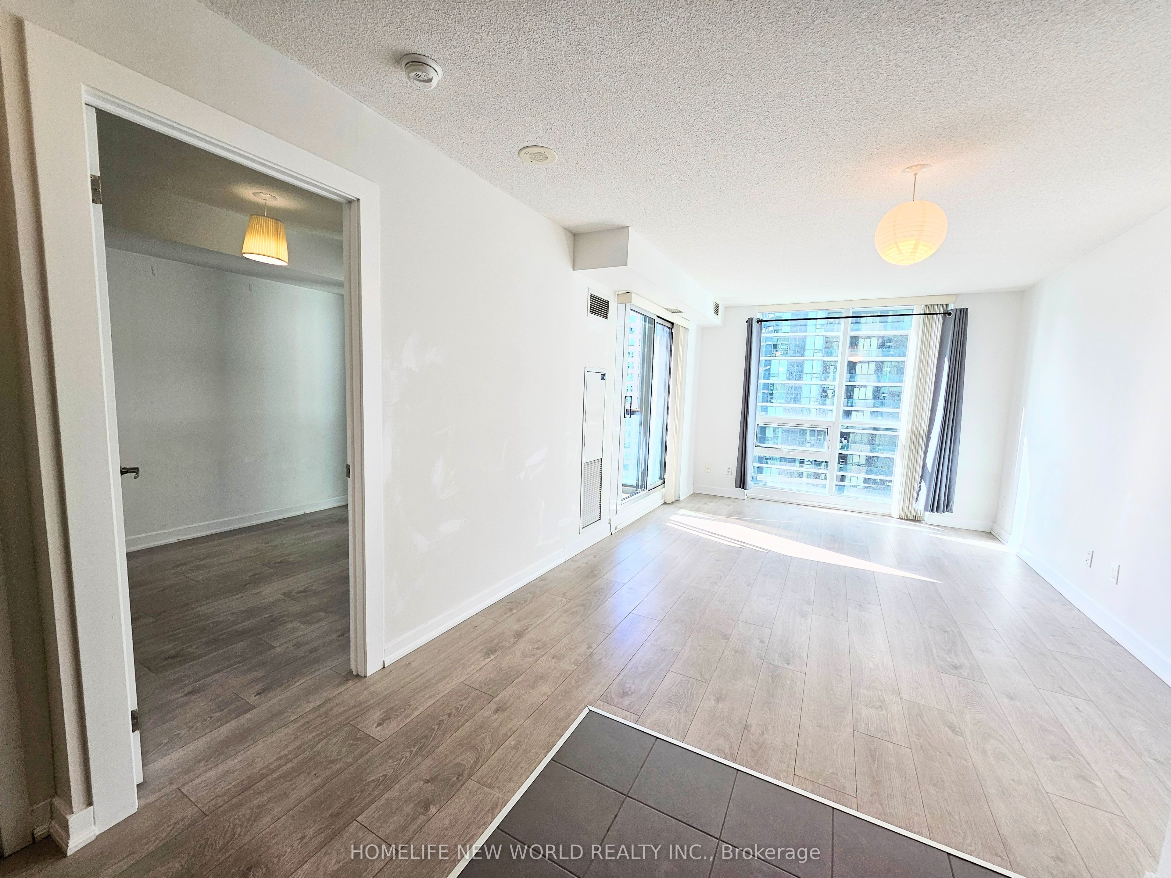 12 Yonge Street 1709, Toronto, ON M5E 1R4 photo 3