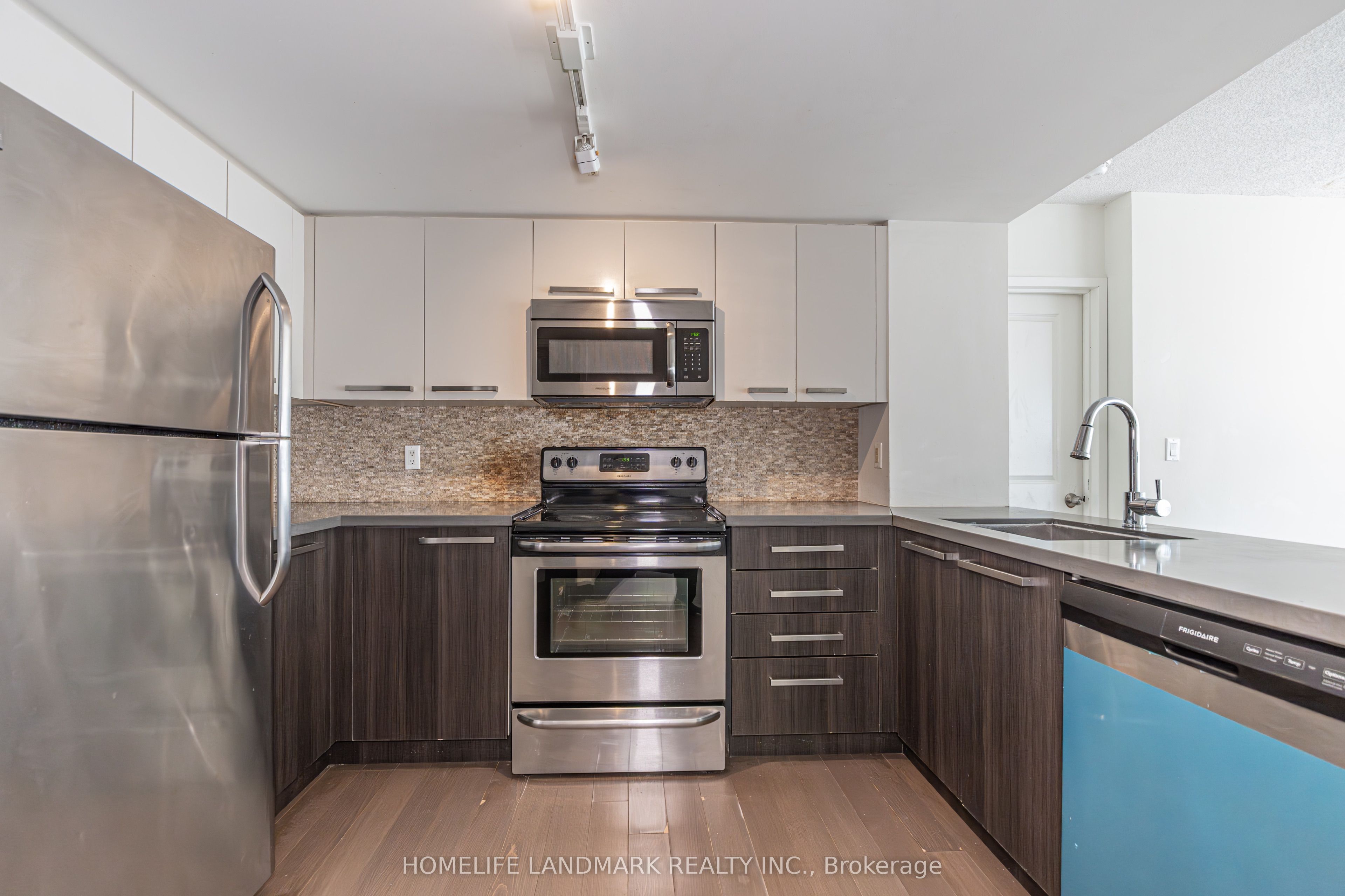 11 St Joseph Street 1802, Toronto, ON M4Y 3G4 photo 4