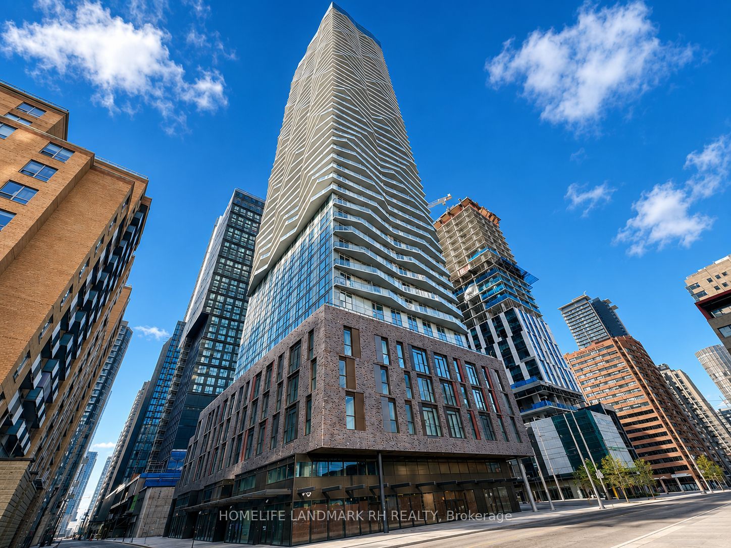 100 Dalhousie Street 1809, Toronto, ON M5B 0C7 photo 2
