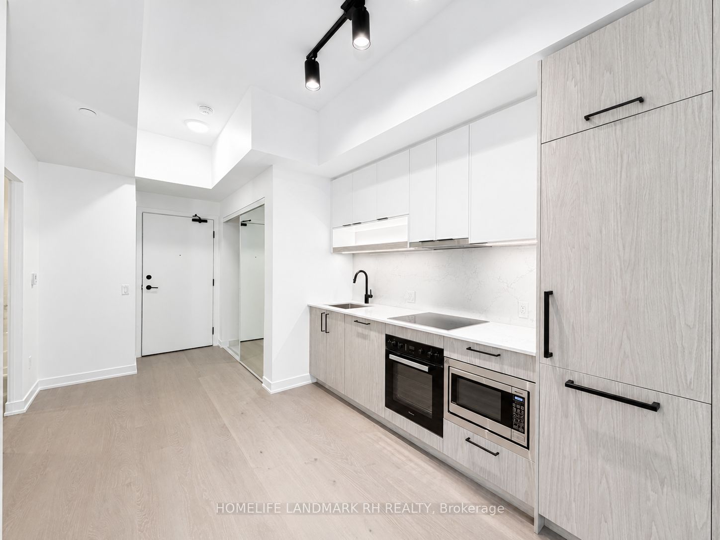 91 Montclair Avenue 331, Toronto, ON M5P 0B1 photo 4