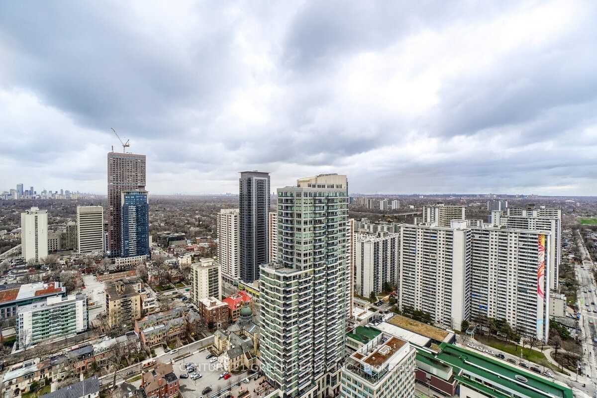 120 Homewood Avenue 810, Toronto, ON M4Y 1J4 photo 4