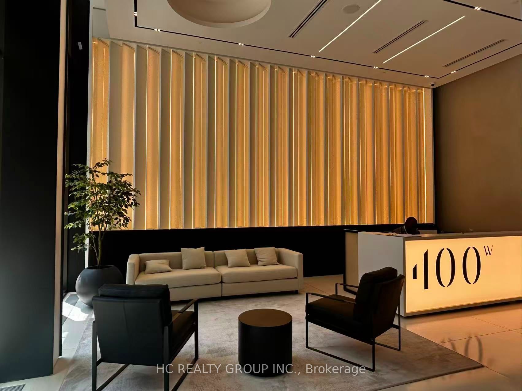 400 King Street W 1719, Toronto, ON M5V 1K2 photo 2