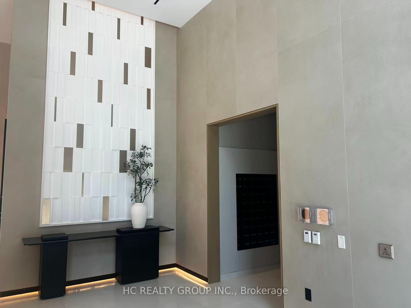400 King Street W 1719, Toronto, ON M5V 1K2 photo 4