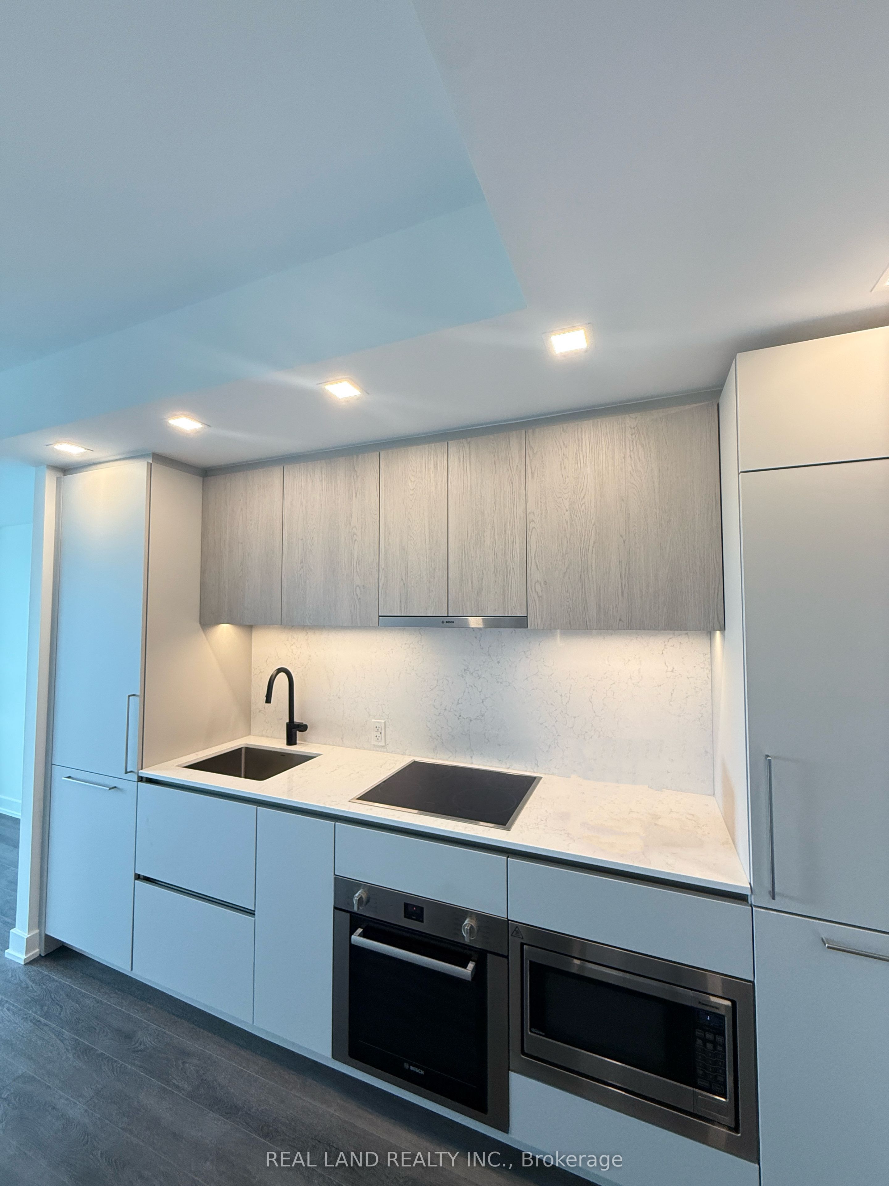 609 Sherbourne St Street 4008, Toronto, ON M4X 0A4