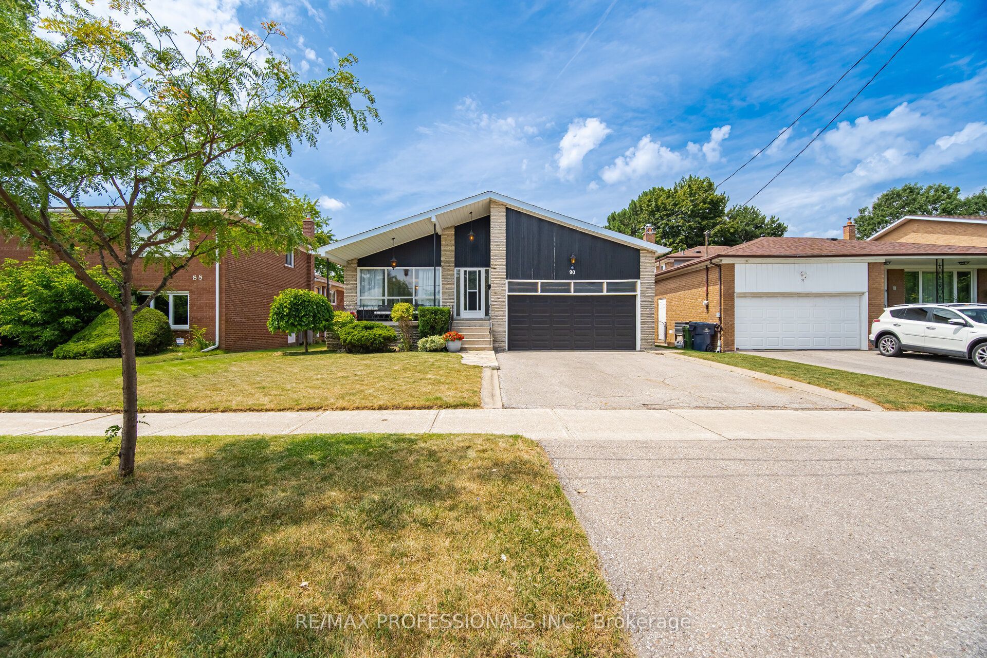 90 Peckham Avenue, Toronto, ON M2R 2V5