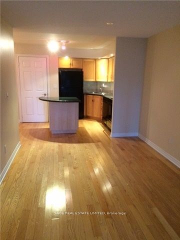 250 Wellington Street W 1128, Toronto, ON M5V 3P6 photo 3