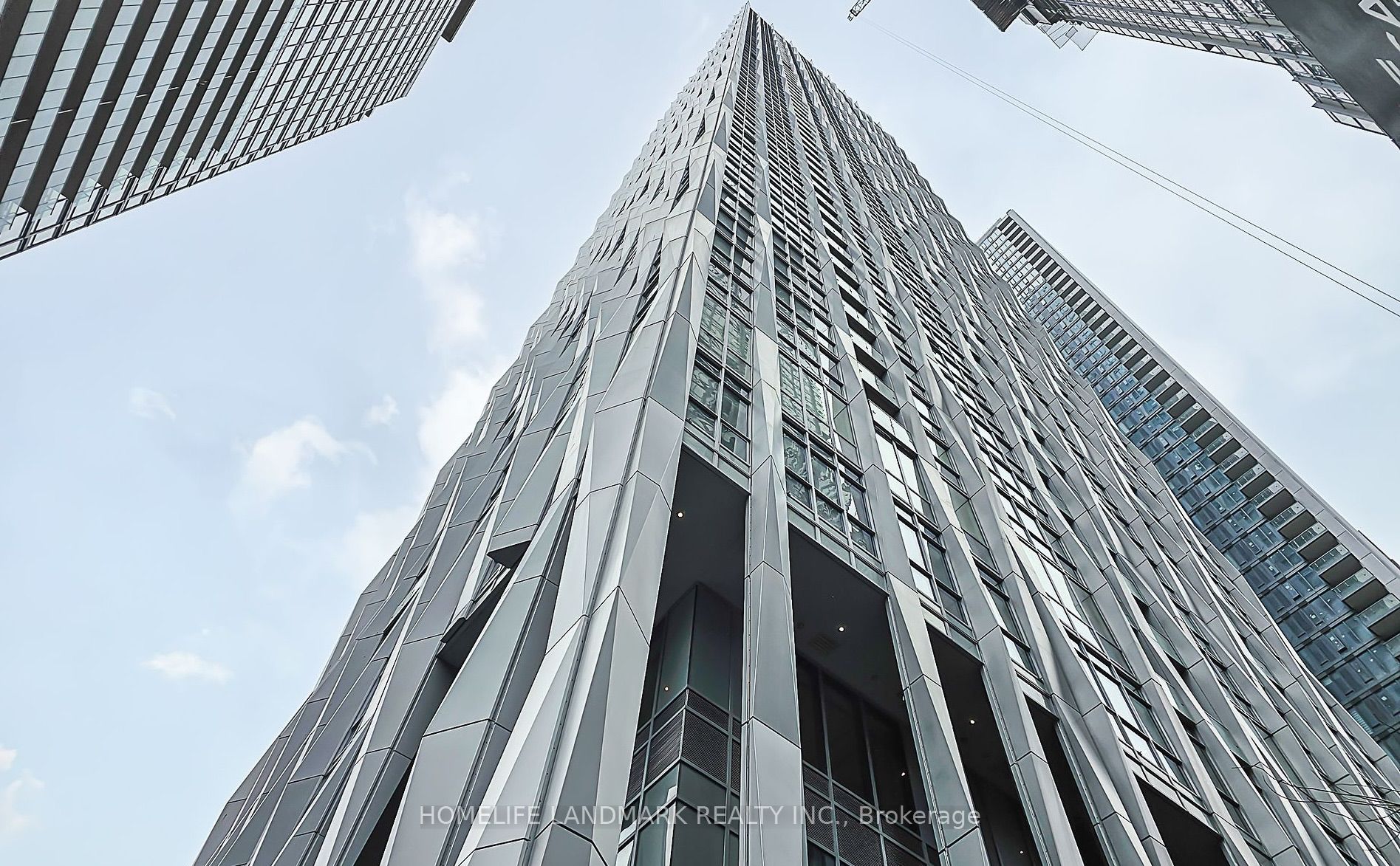 1 Yorkville Avenue 2409, Toronto, ON M4W 0B1 photo 3
