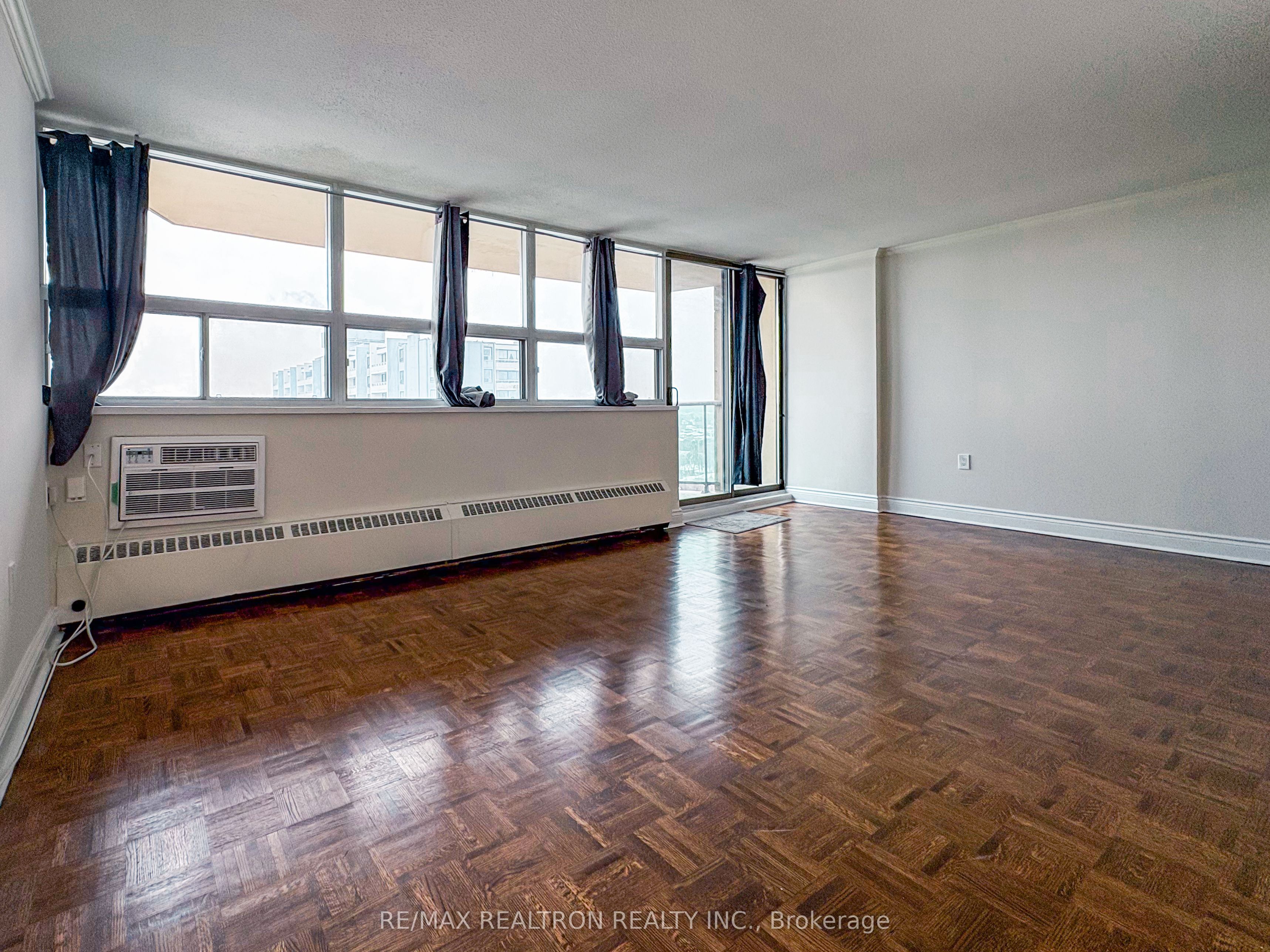 5949 Yonge Street 1608, Toronto, ON M2M 3V8 photo 2