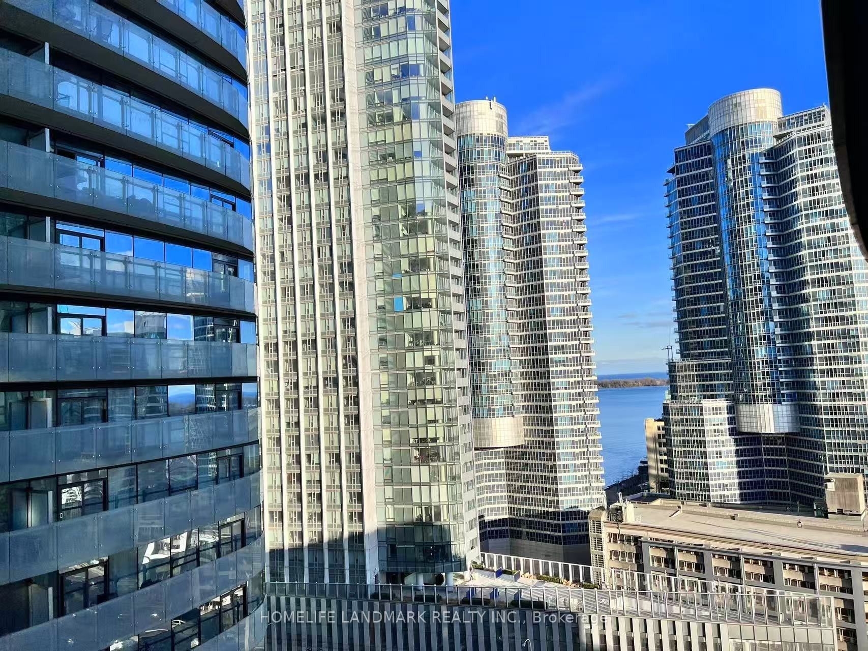 19 Grand Trunk Crescent 2107, Toronto, ON M5J 3A3
