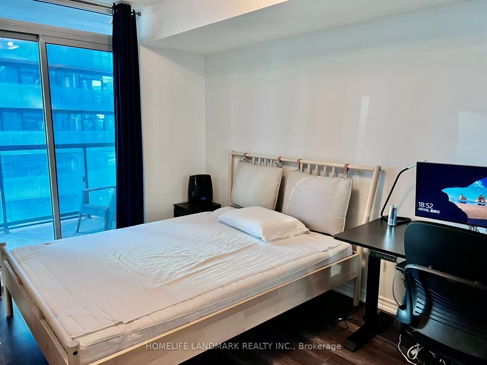 19 Grand Trunk Crescent 2107, Toronto, ON M5J 3A3 photo 4