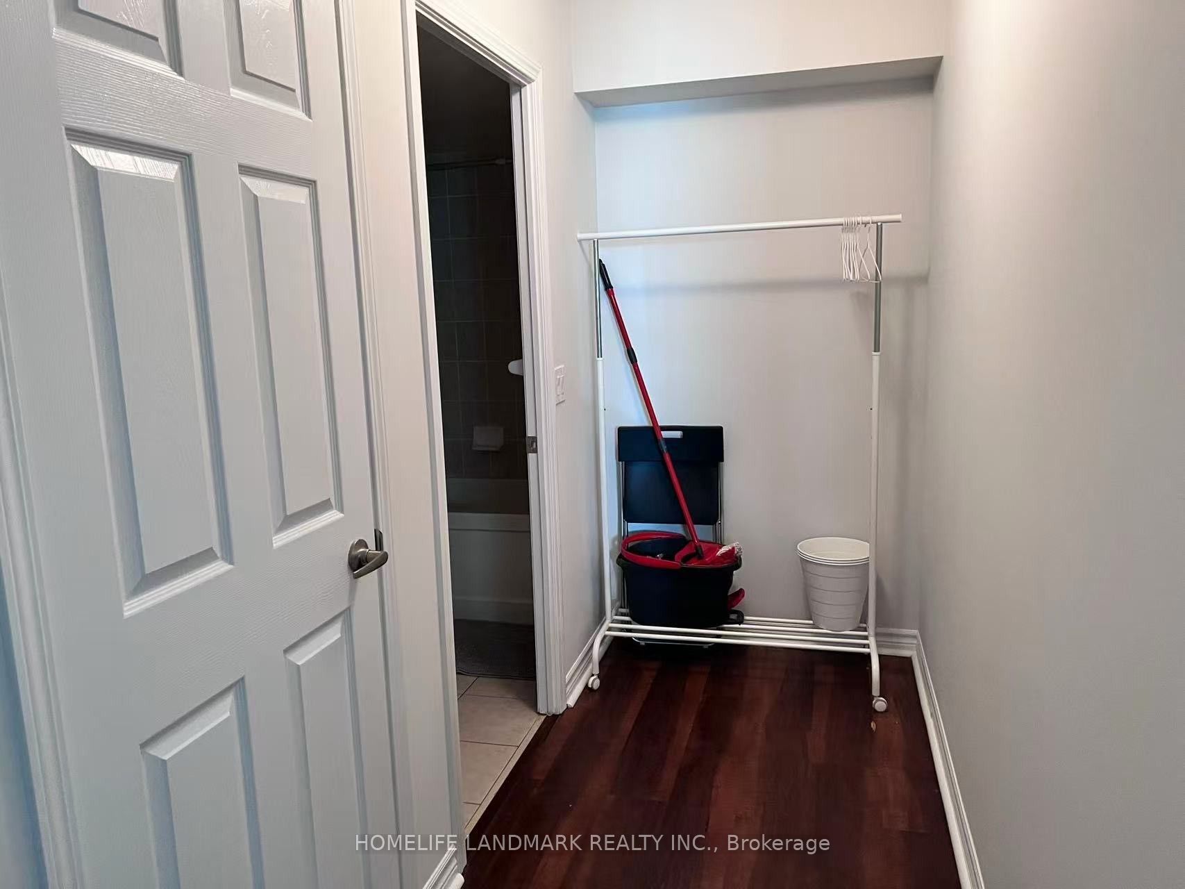 19 Grand Trunk Crescent 2107, Toronto, ON M5J 3A3 photo 5