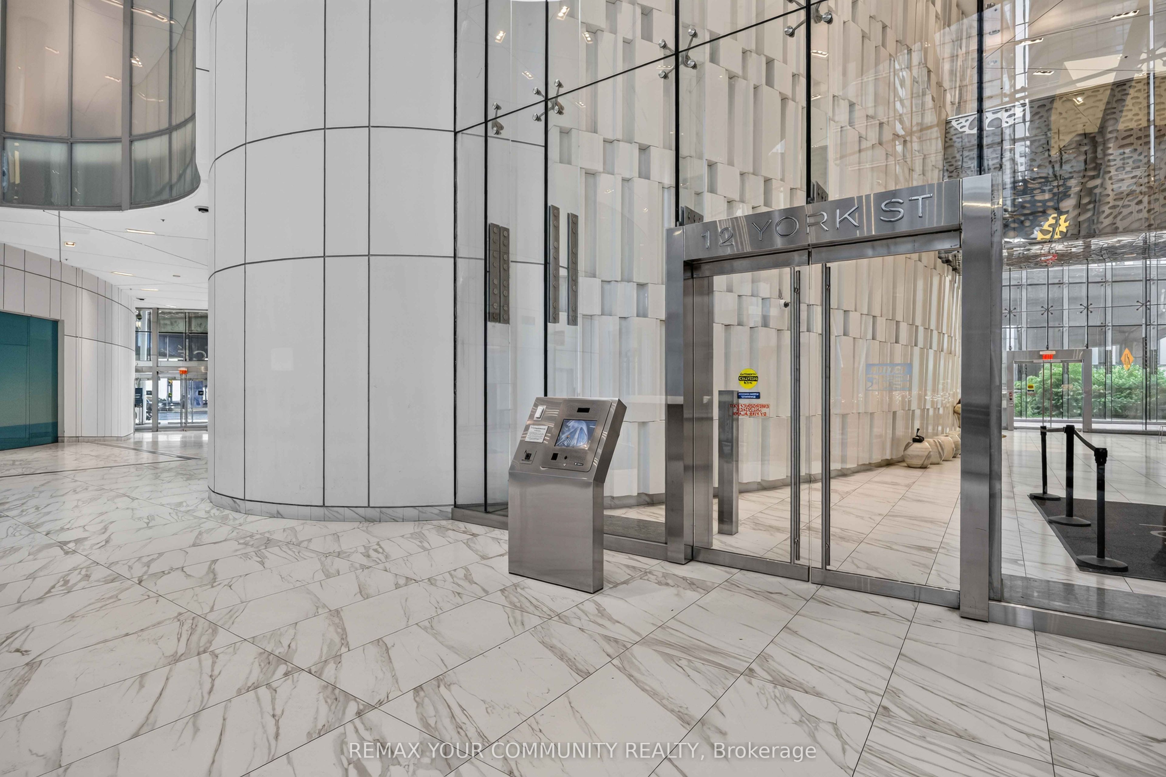 12 York Street S 5102, Toronto, ON M5J 2Z2 photo 4