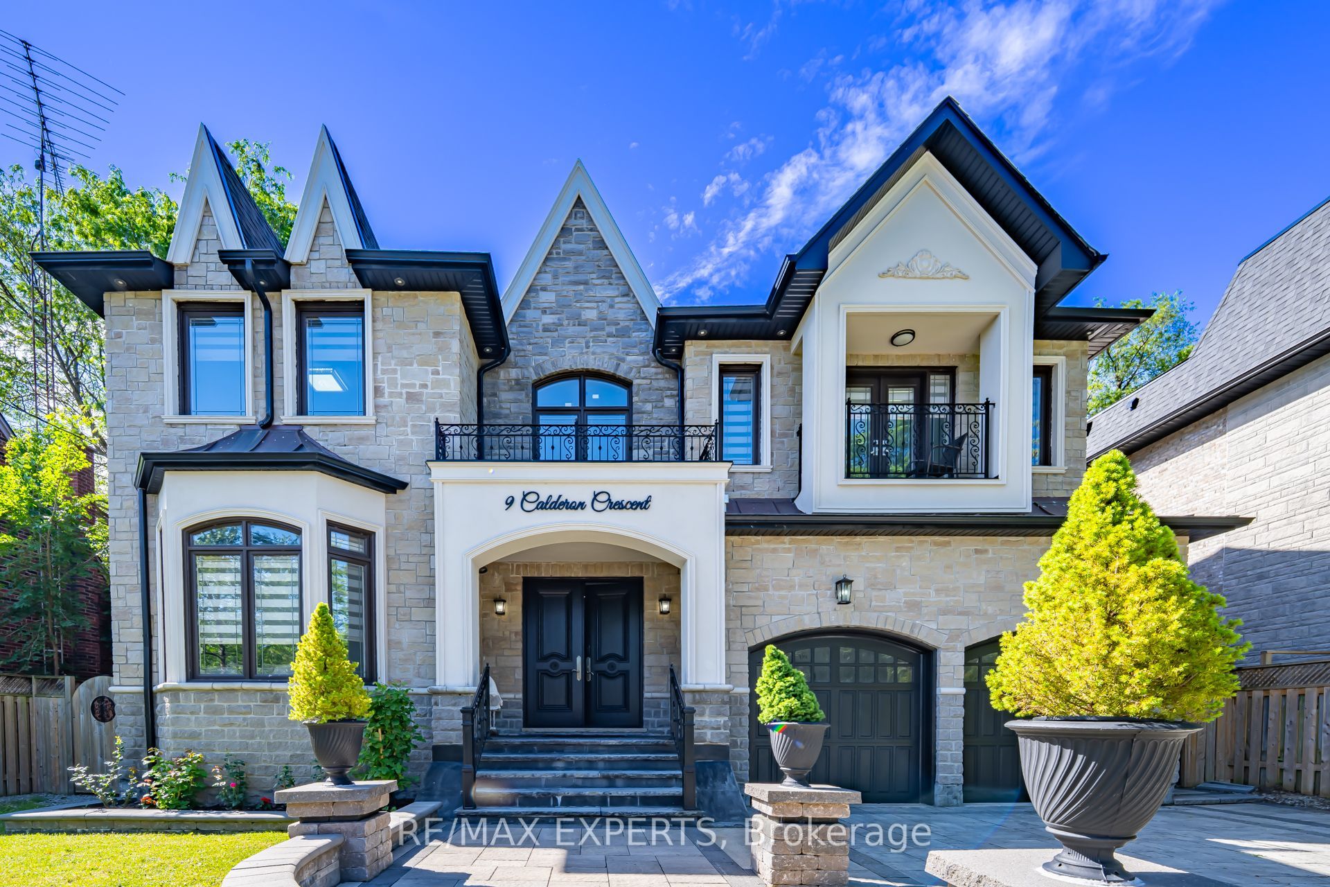 9 Calderon Crescent, Toronto, ON M2R 2E4 photo 2