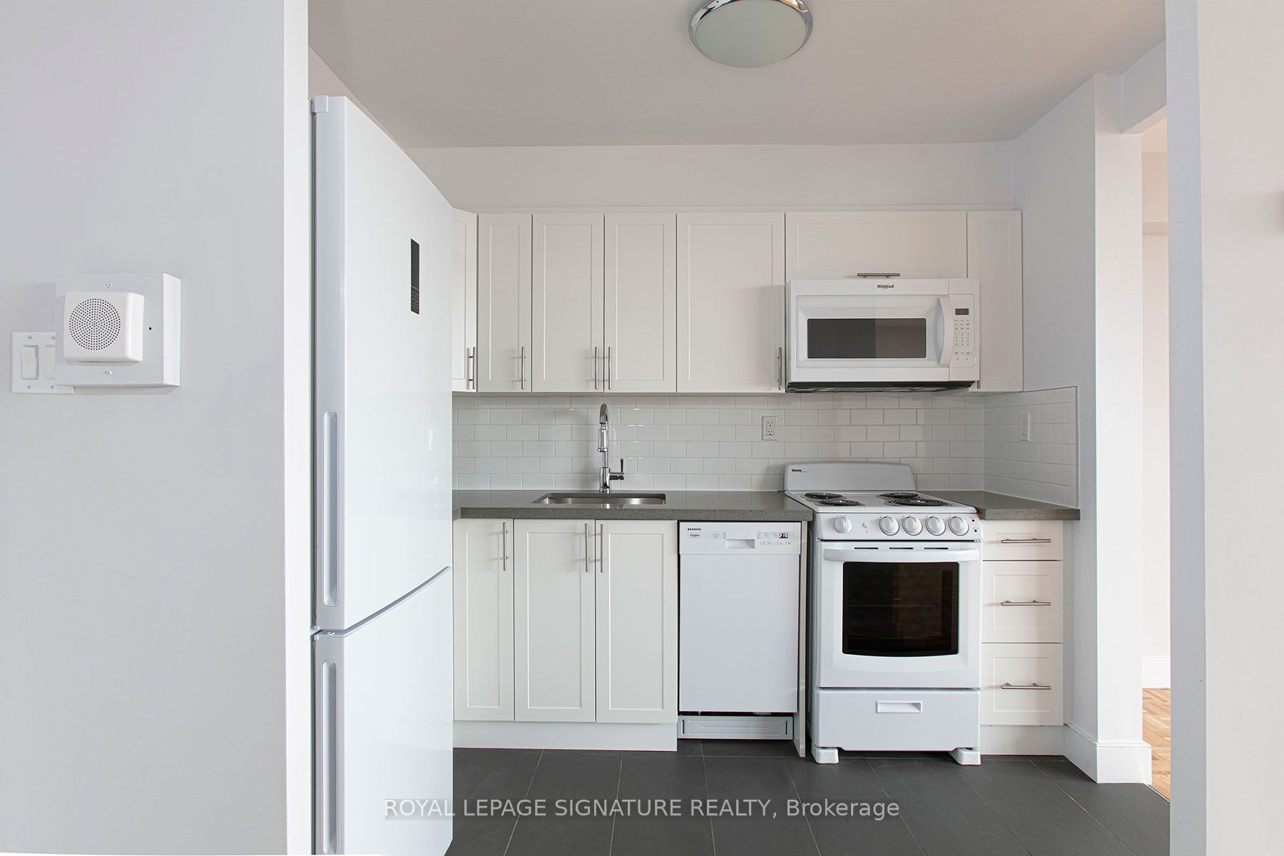 666 Spadina Avenue 815, Toronto, ON M5S 2H8 photo 2