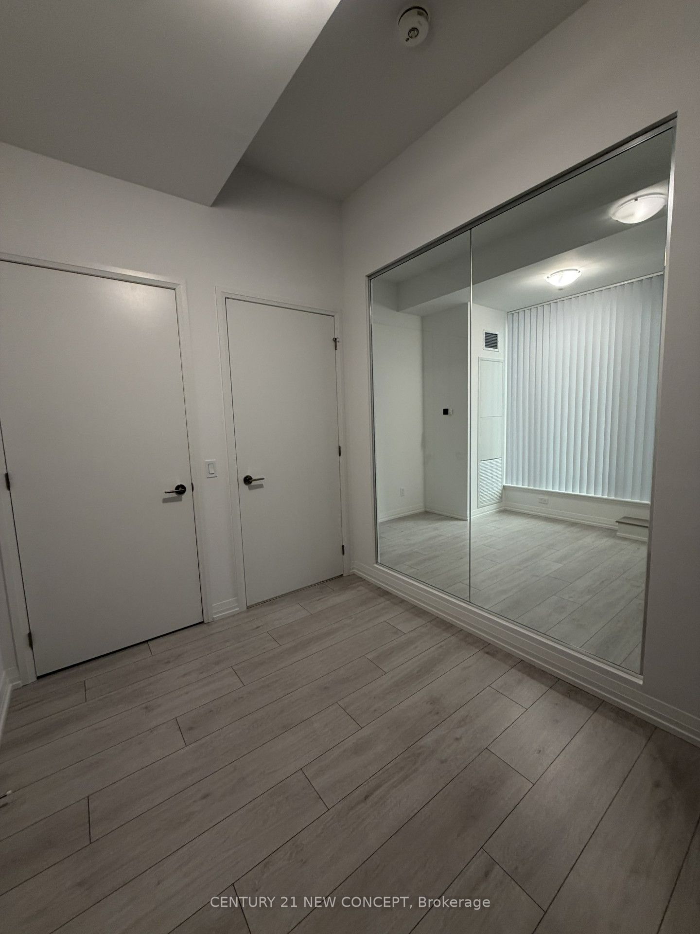 400 King Street W 812, Toronto, ON M5V 0X8 photo 2