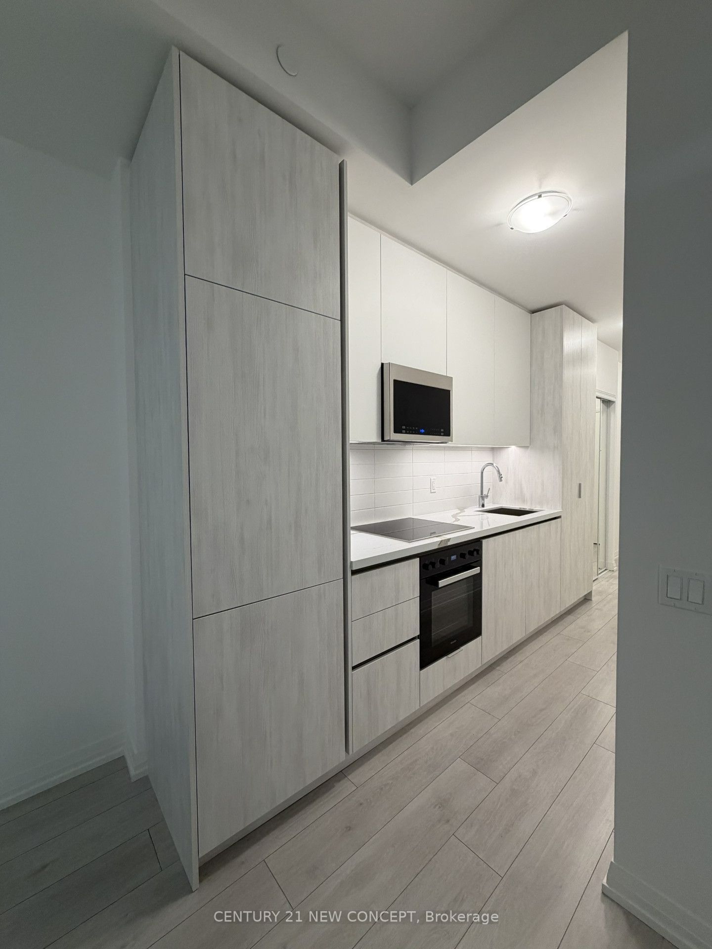 400 King Street W 812, Toronto, ON M5V 0X8 photo 5