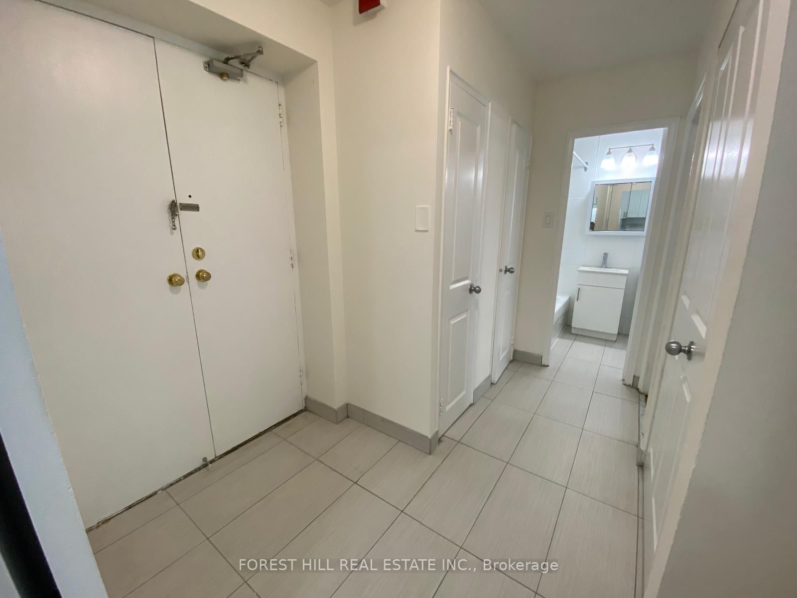 11 SHALLMAR Boulevard 105, Toronto, ON M5N 1J6 photo 3