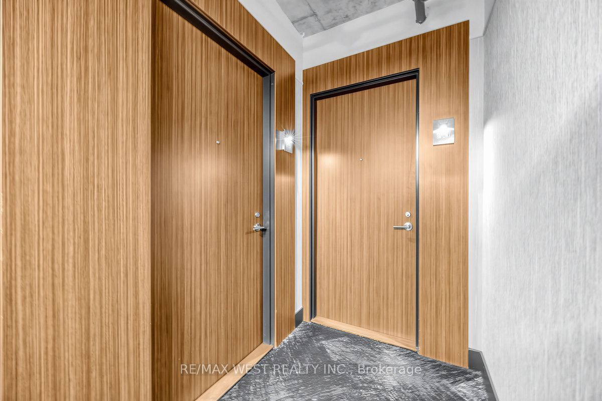 560 King Street W 214, Toronto, ON M5V 1M3 photo 3