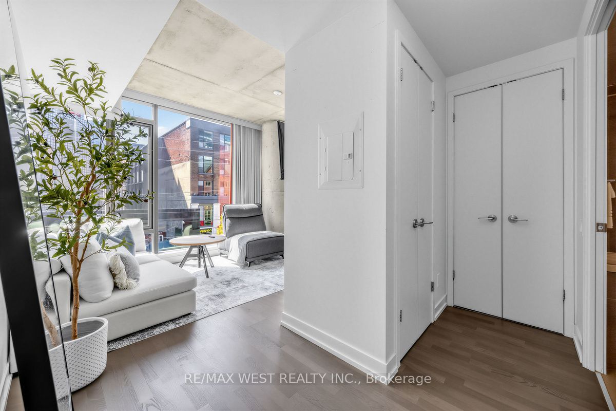 560 King Street W 214, Toronto, ON M5V 1M3 photo 4