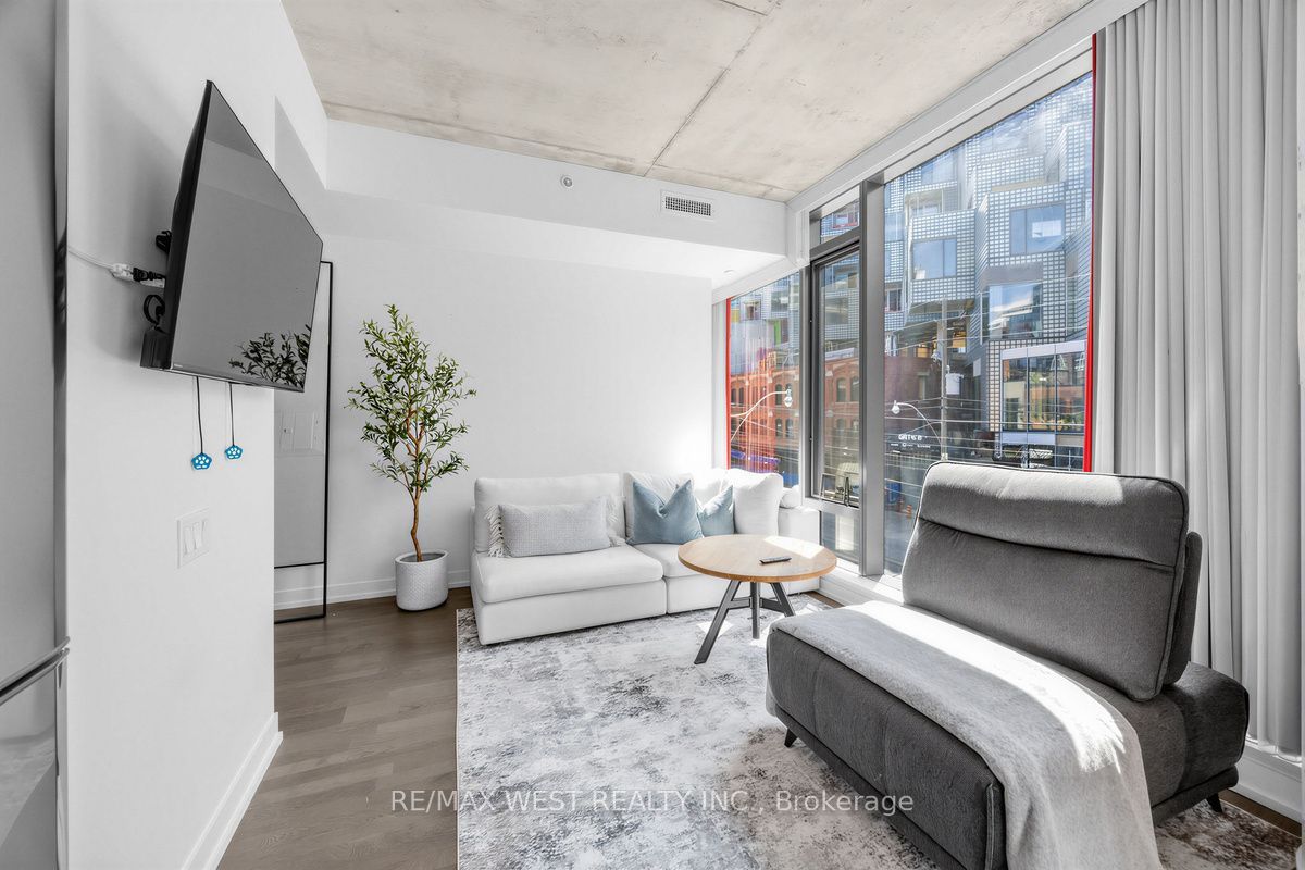560 King Street W 214, Toronto, ON M5V 1M3 photo 5