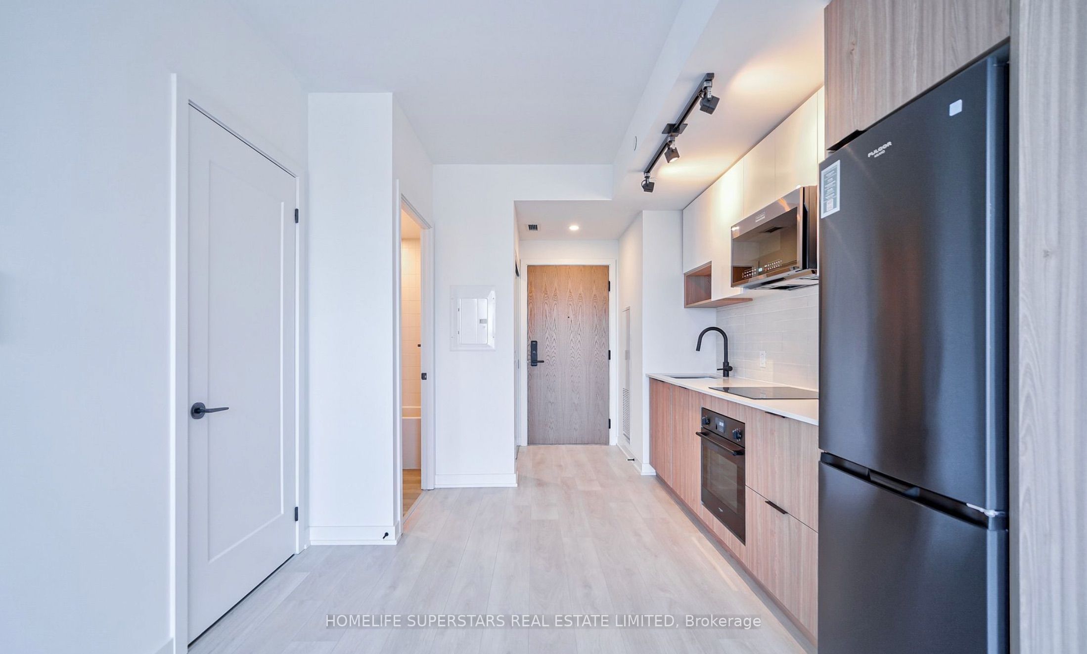 5 Defries Street 1611, Toronto, ON M5A 0W7 photo 2