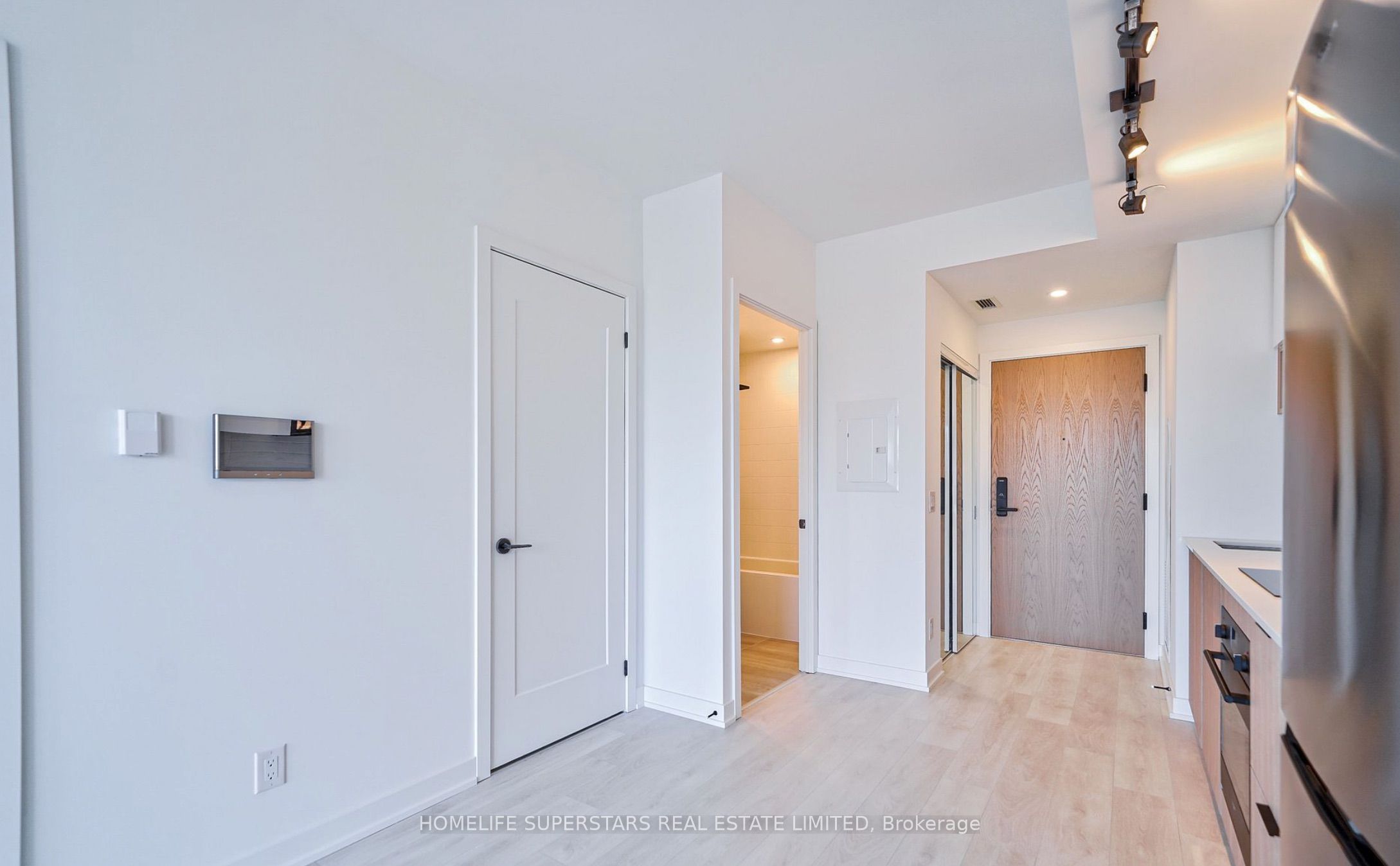 5 Defries Street 1611, Toronto, ON M5A 0W7 photo 3
