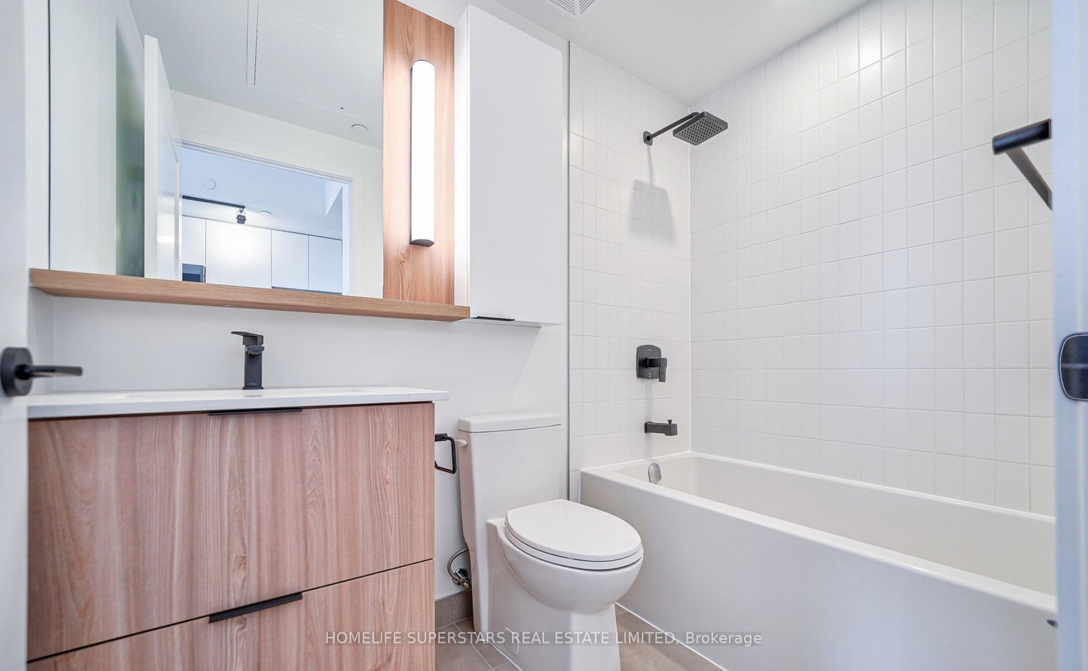 5 Defries Street 1611, Toronto, ON M5A 0W7 photo 4