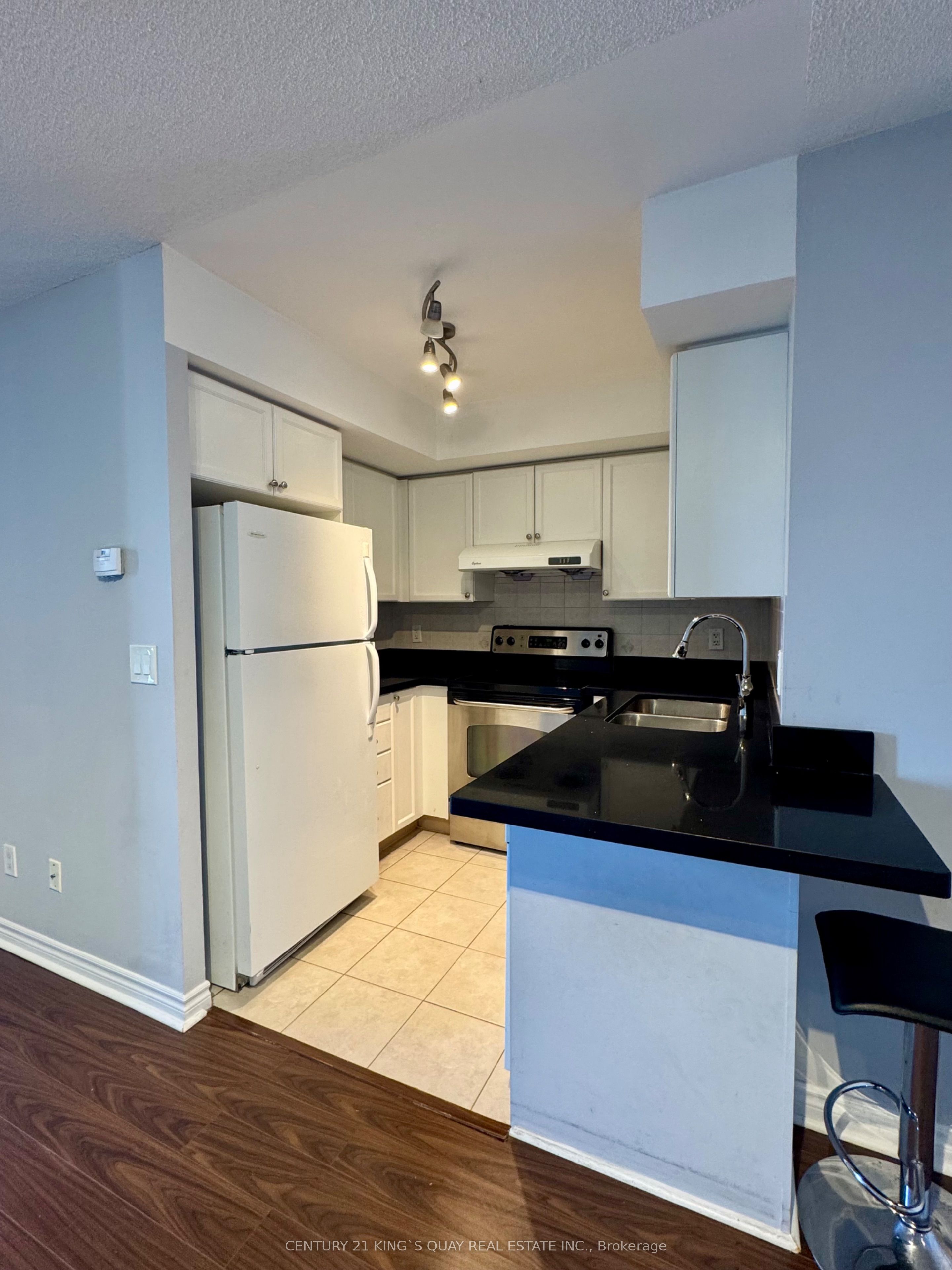 17 Barberry Place 2006, Toronto, ON M2K 3E2 photo 4