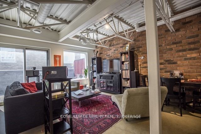 483 Queen Street 4D, Toronto, ON M5V 2A9