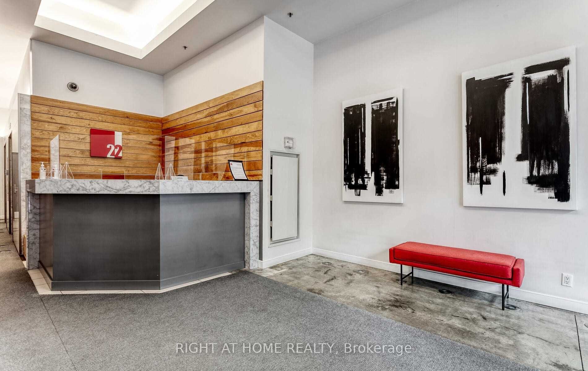 22 Wellesley Street E 502, Toronto, ON M4Y 1G3 photo 3