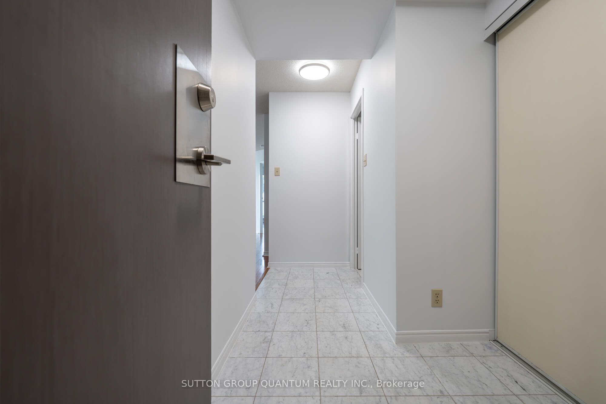 10 Yonge Street 2113, Toronto, ON M5E 1R4 photo 2