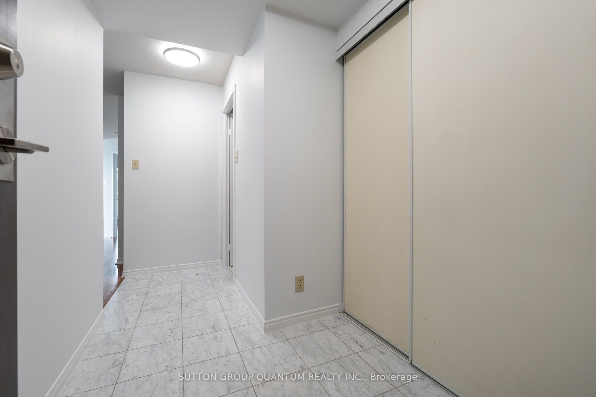 10 Yonge Street 2113, Toronto, ON M5E 1R4 photo 3