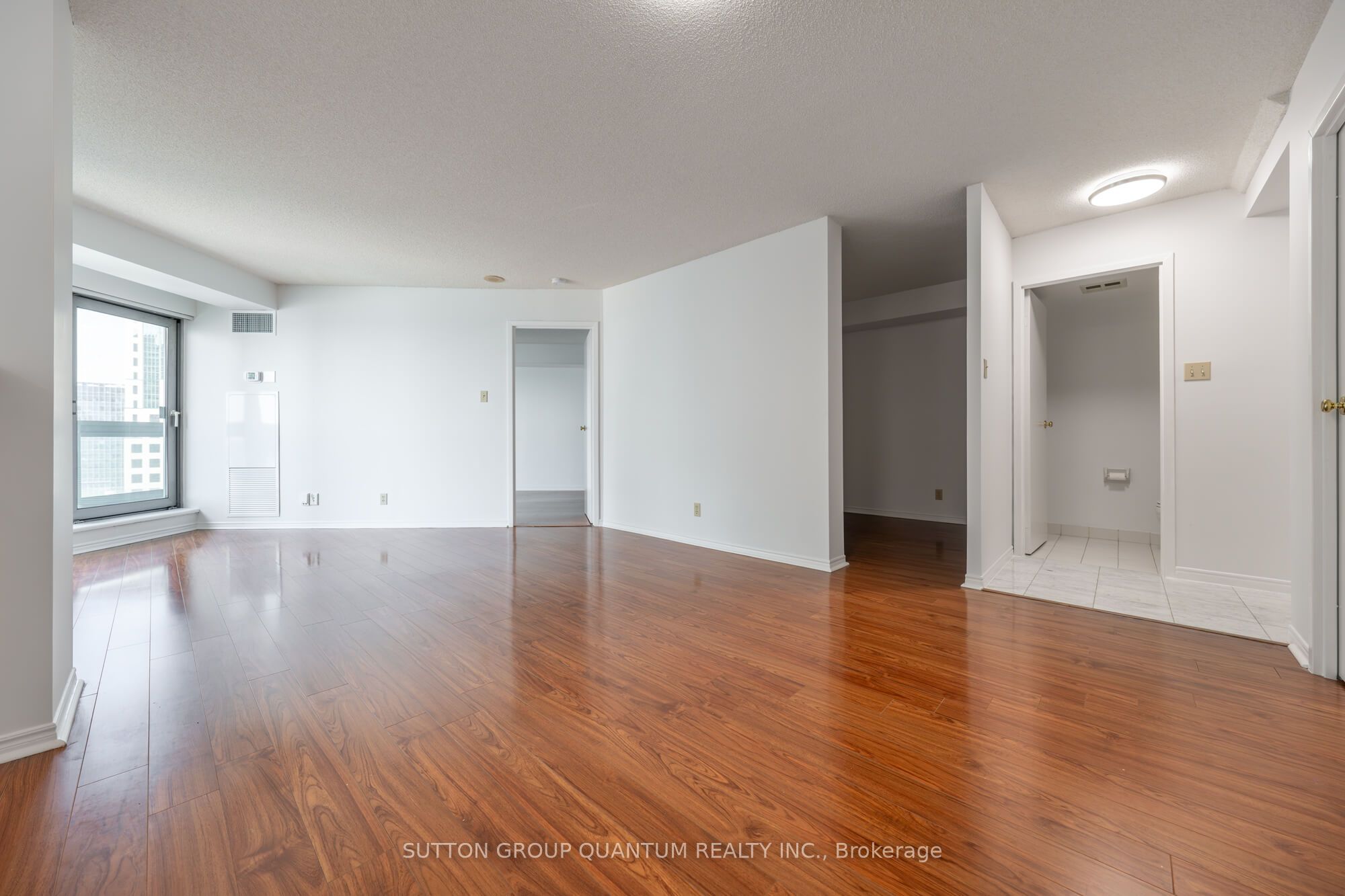 10 Yonge Street 2113, Toronto, ON M5E 1R4 photo 5