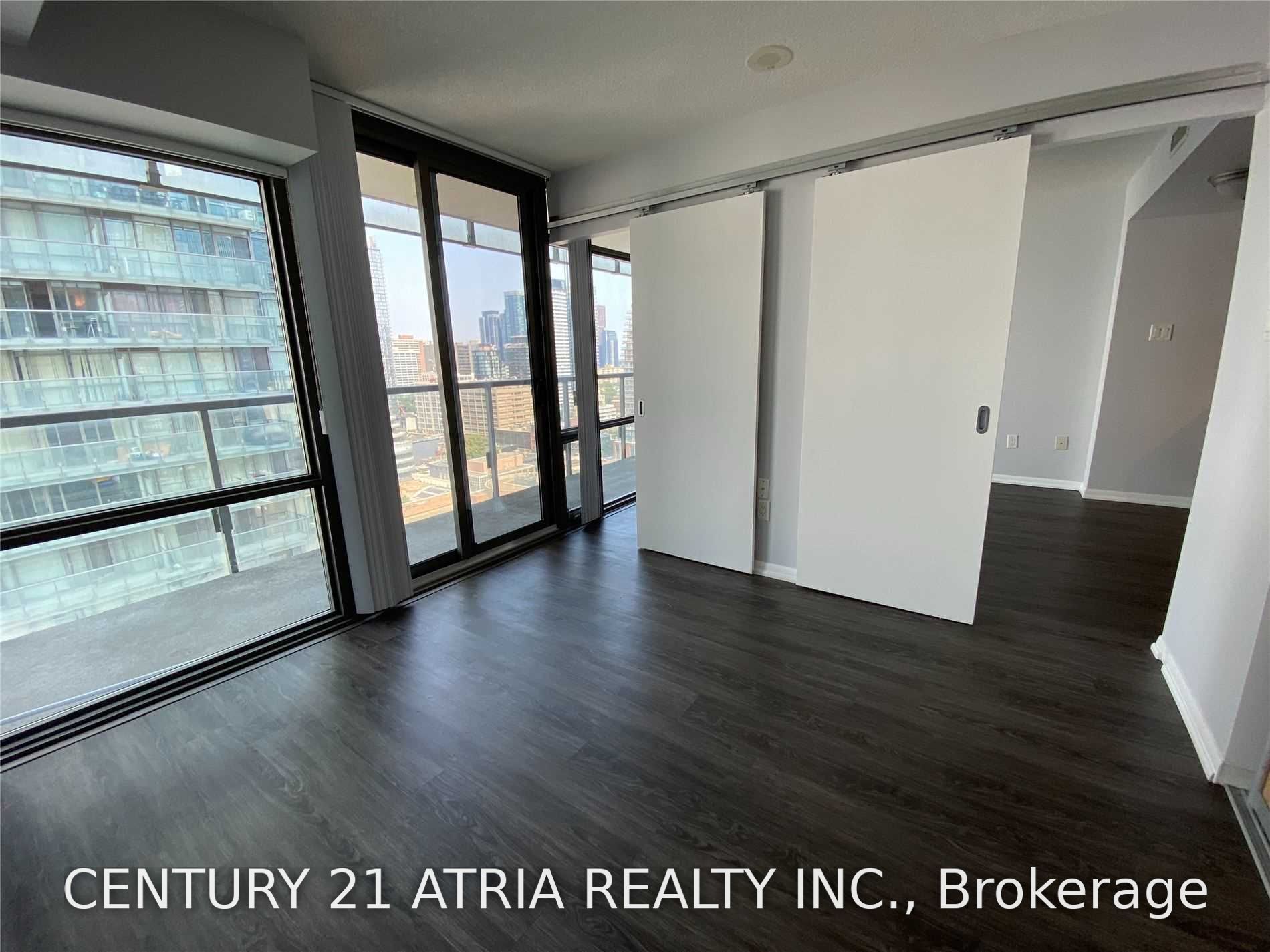 38 Grenville Street 1910, Toronto, ON M4Y 1A5 photo 2