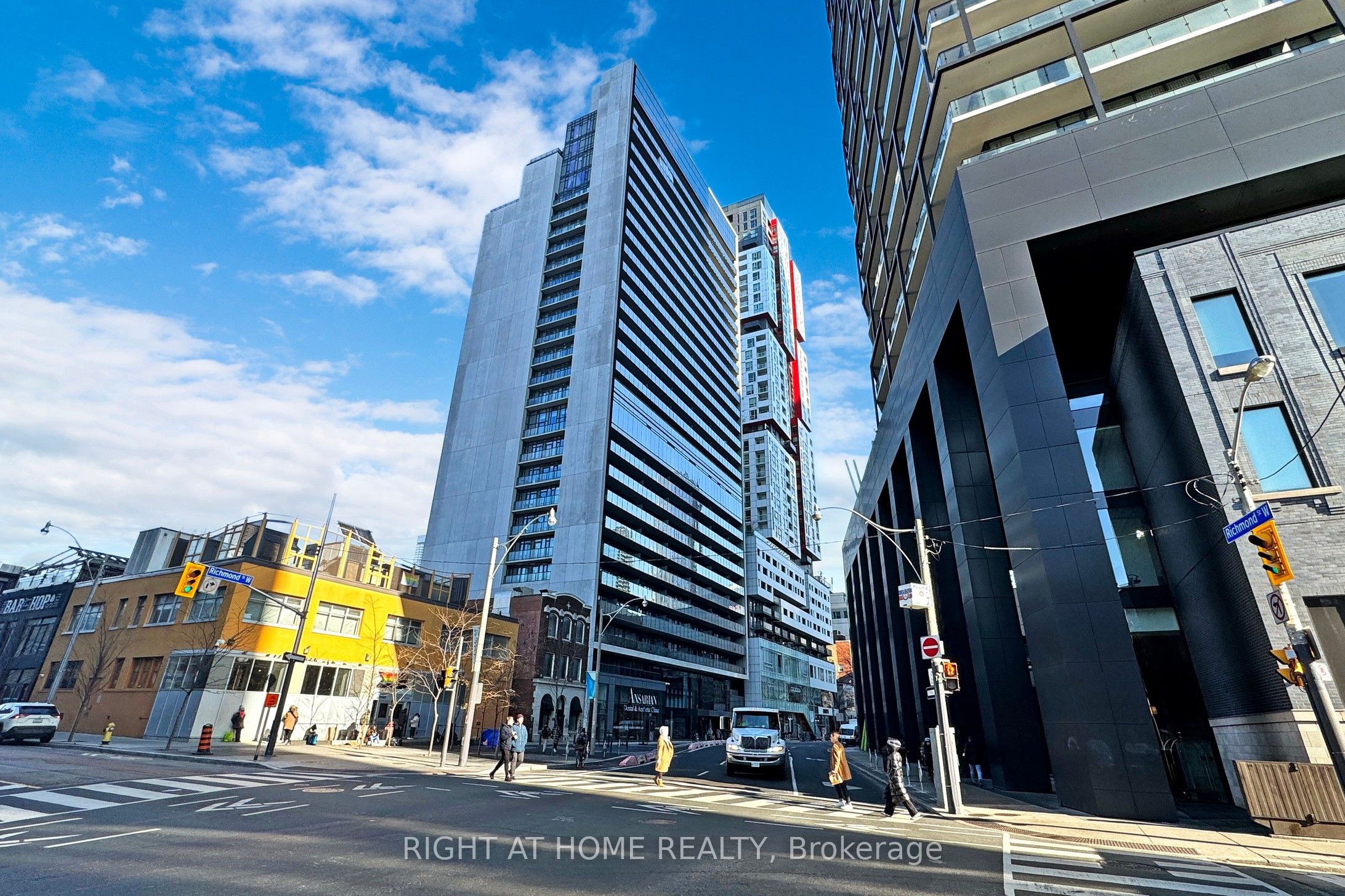 330 Richmond Street W 209, Toronto, ON M5V 0M4