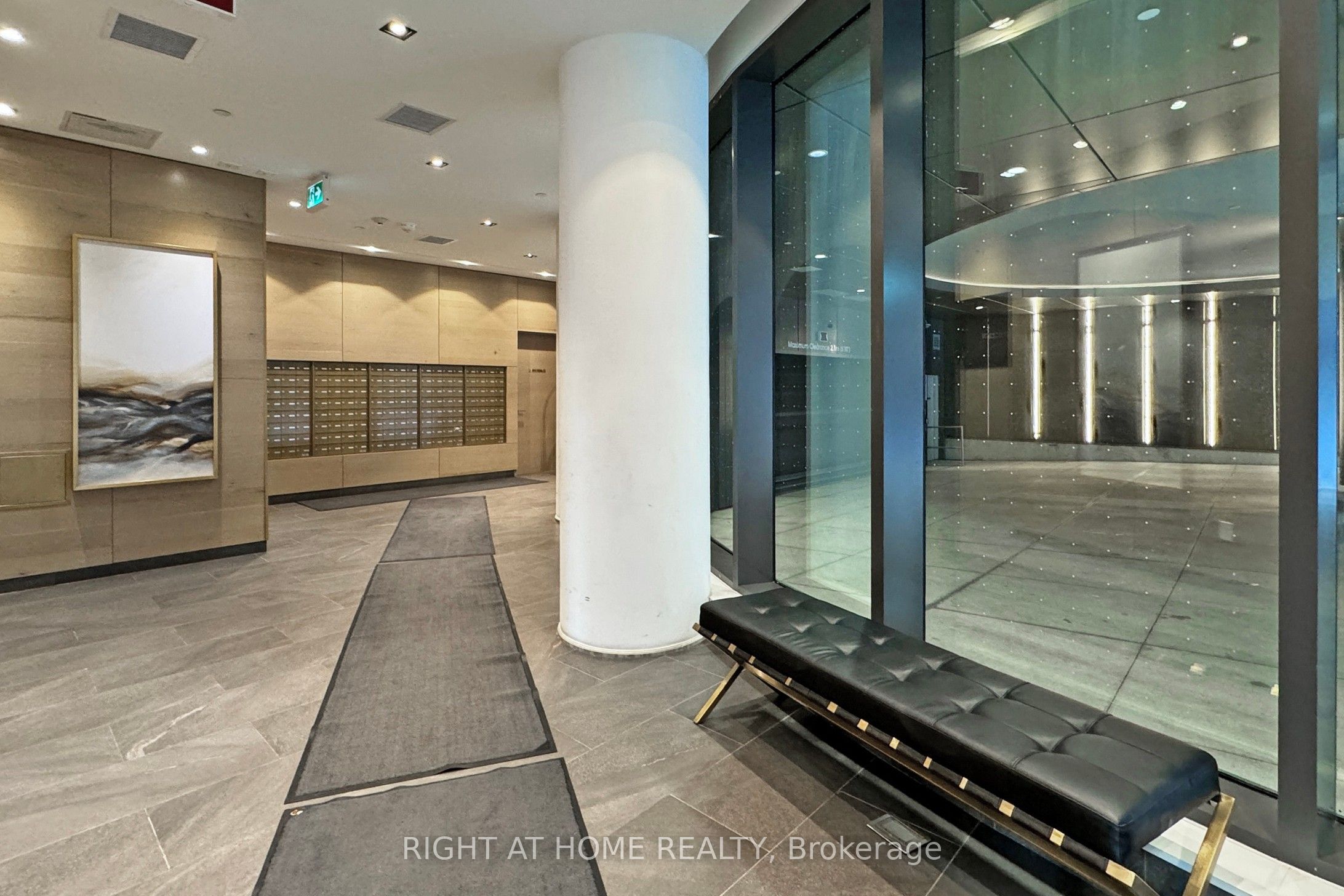 330 Richmond Street W 209, Toronto, ON M5V 0M4 photo 3