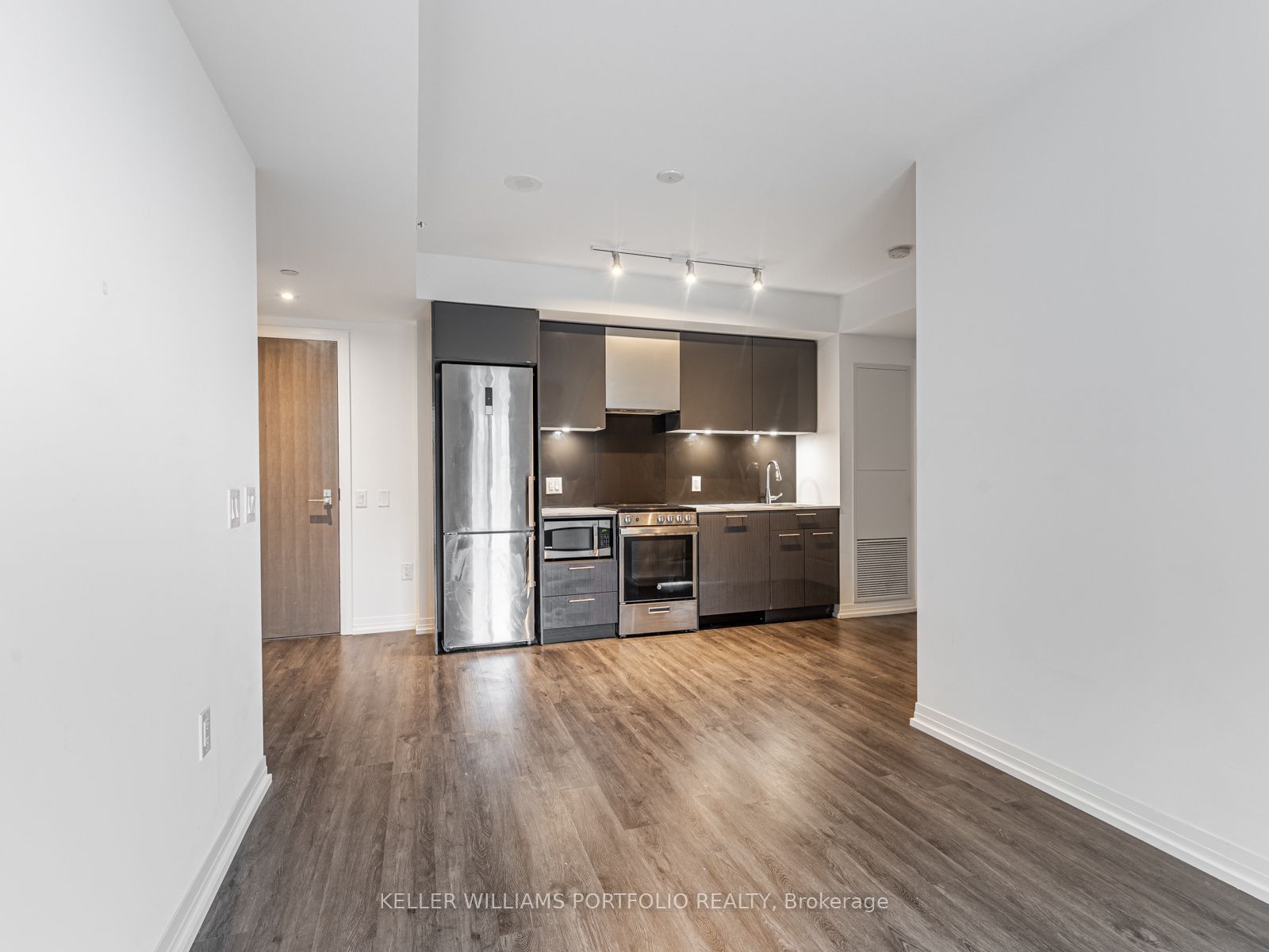 251 Jarvis Street 1633, Toronto, ON M5B 0C3 photo 2