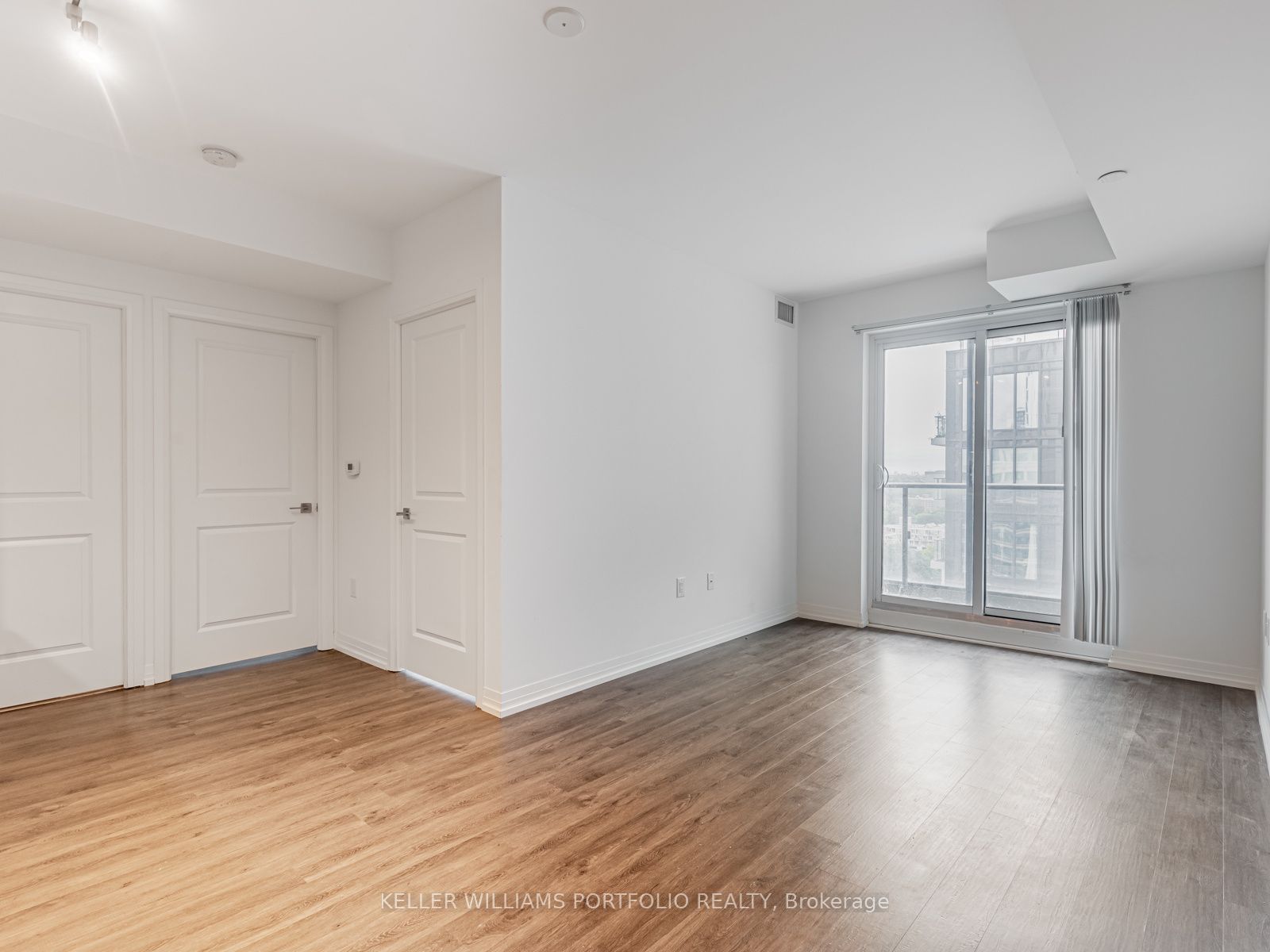 251 Jarvis Street 1633, Toronto, ON M5B 0C3 photo 3