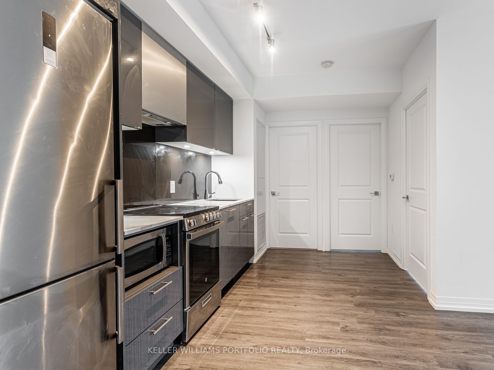 251 Jarvis Street 1633, Toronto, ON M5B 0C3 photo 5