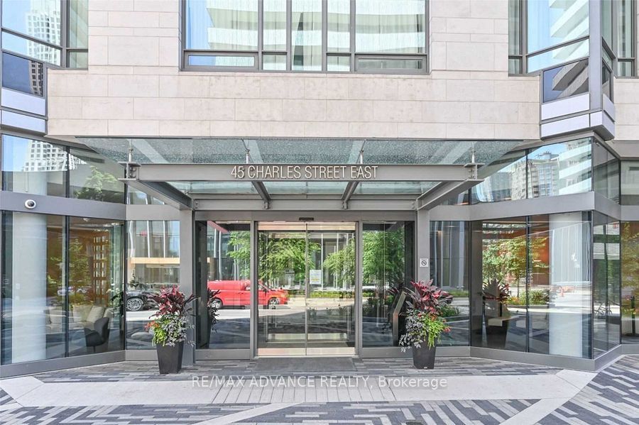 45 Charles Street E 503, Toronto, ON M4Y 1S2