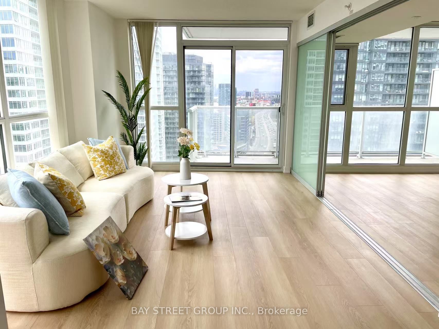 75 Queens Wharf Road 2908, Toronto, ON M5V 0J8 photo 2