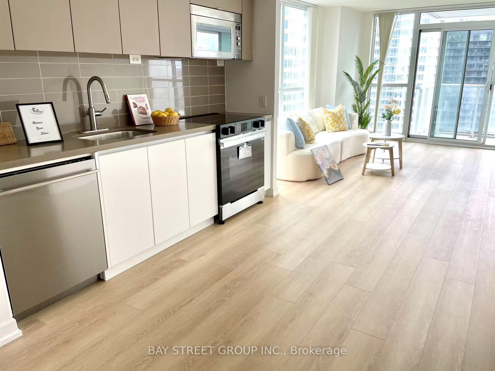 75 Queens Wharf Road 2908, Toronto, ON M5V 0J8 photo 3