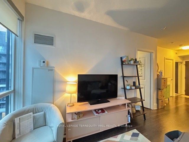 560 Front Street W 806, Toronto, ON M5V 1C1 photo 3