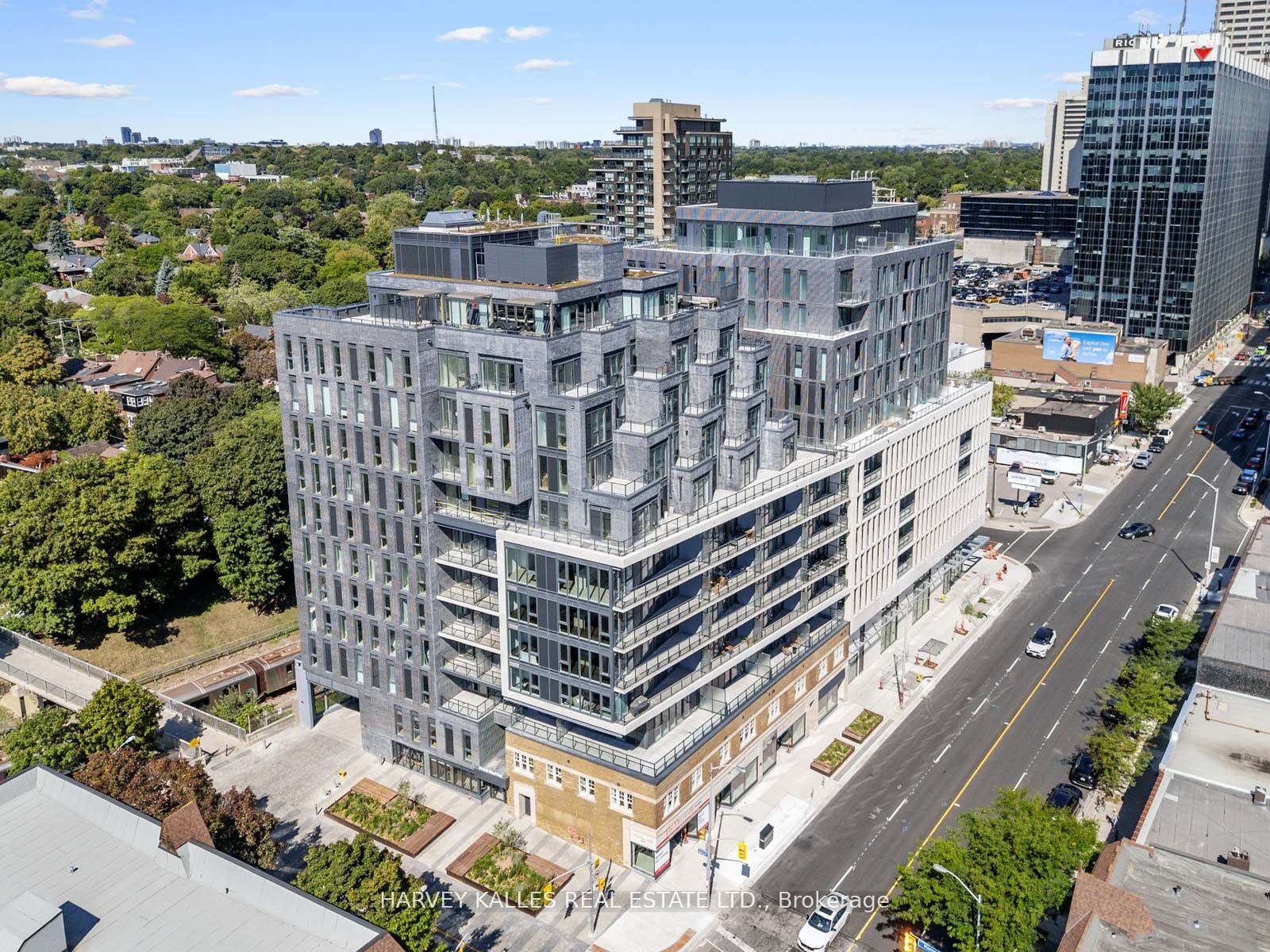 8 Manor Road W 610, Toronto, ON M4S 2A5