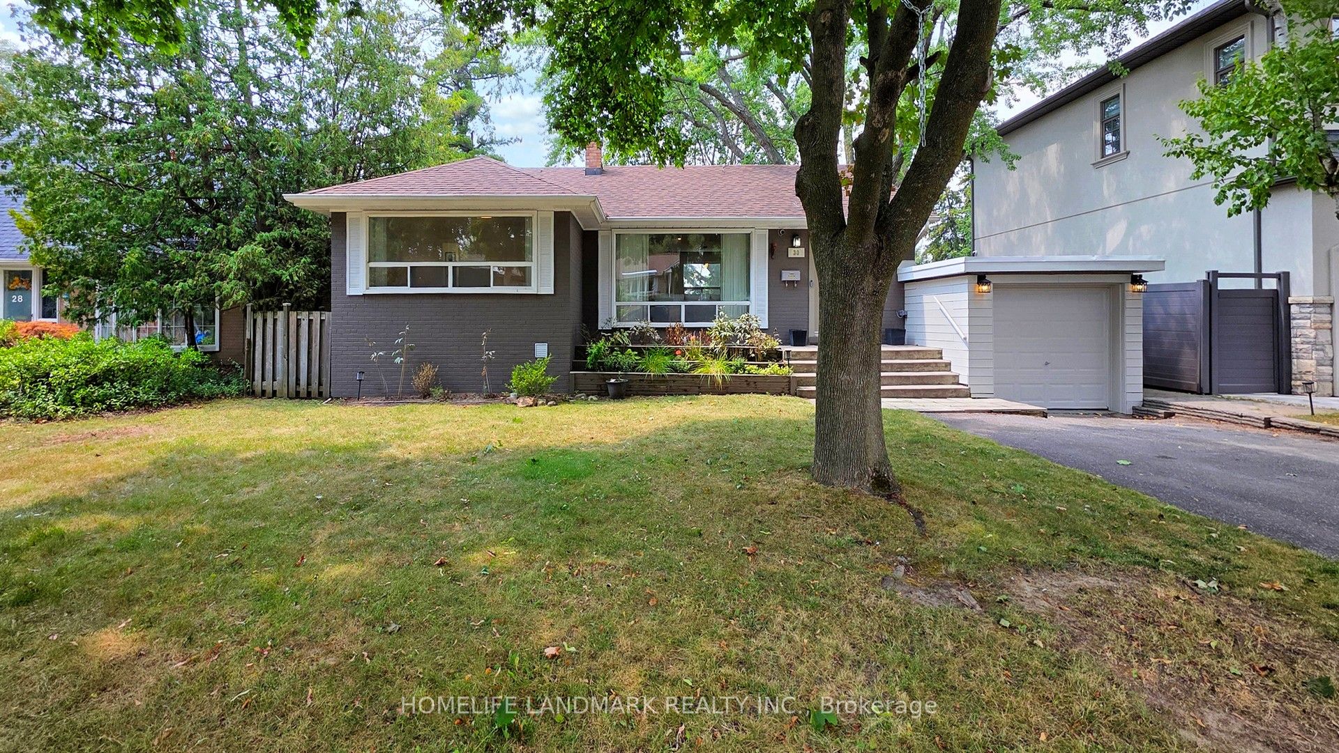 30 Paperbirch Drive, Toronto, ON M3C 2E7 photo 3