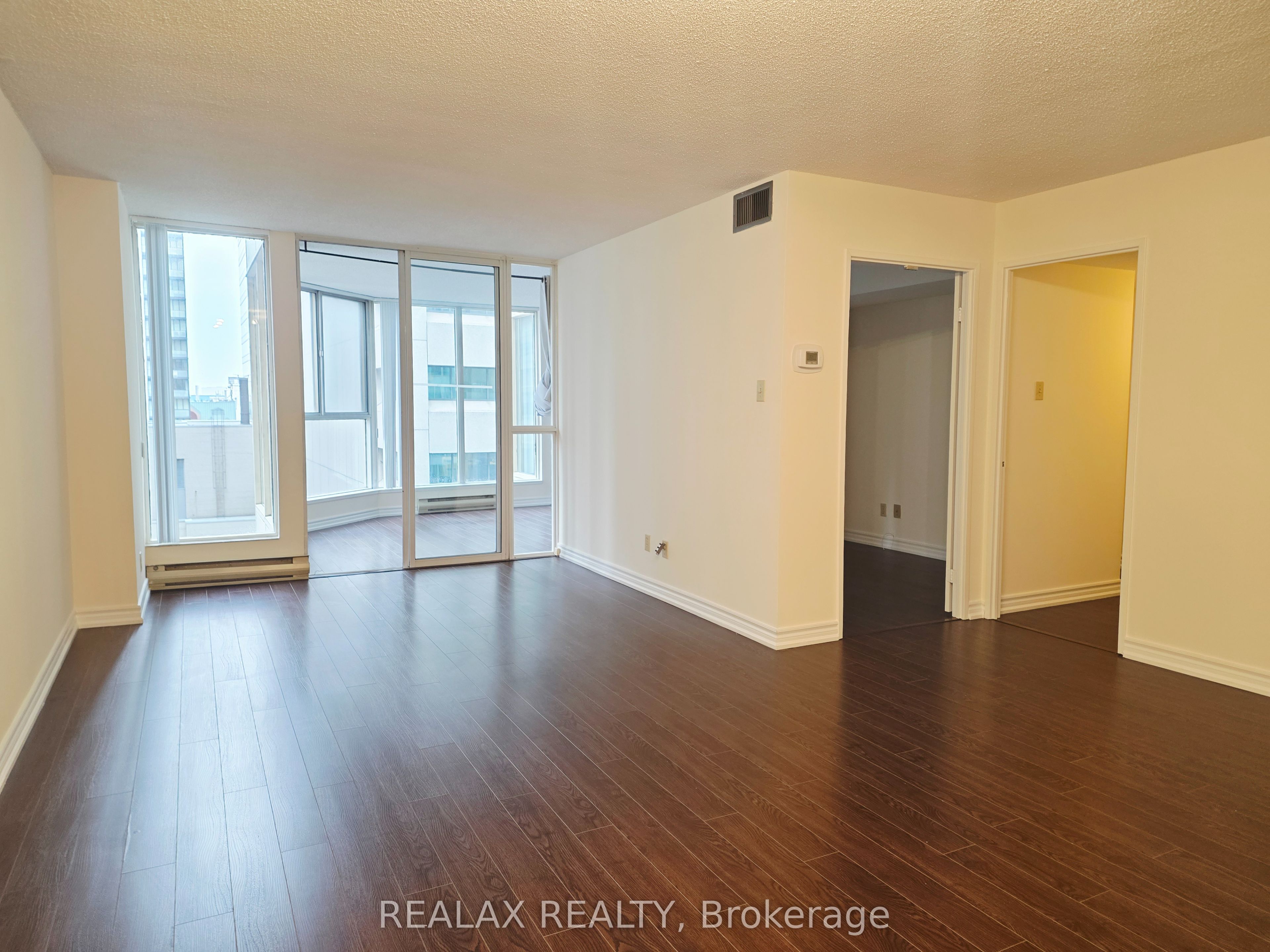 55 Centre Avenue 1403, Toronto, ON M5G 2H5 photo 2